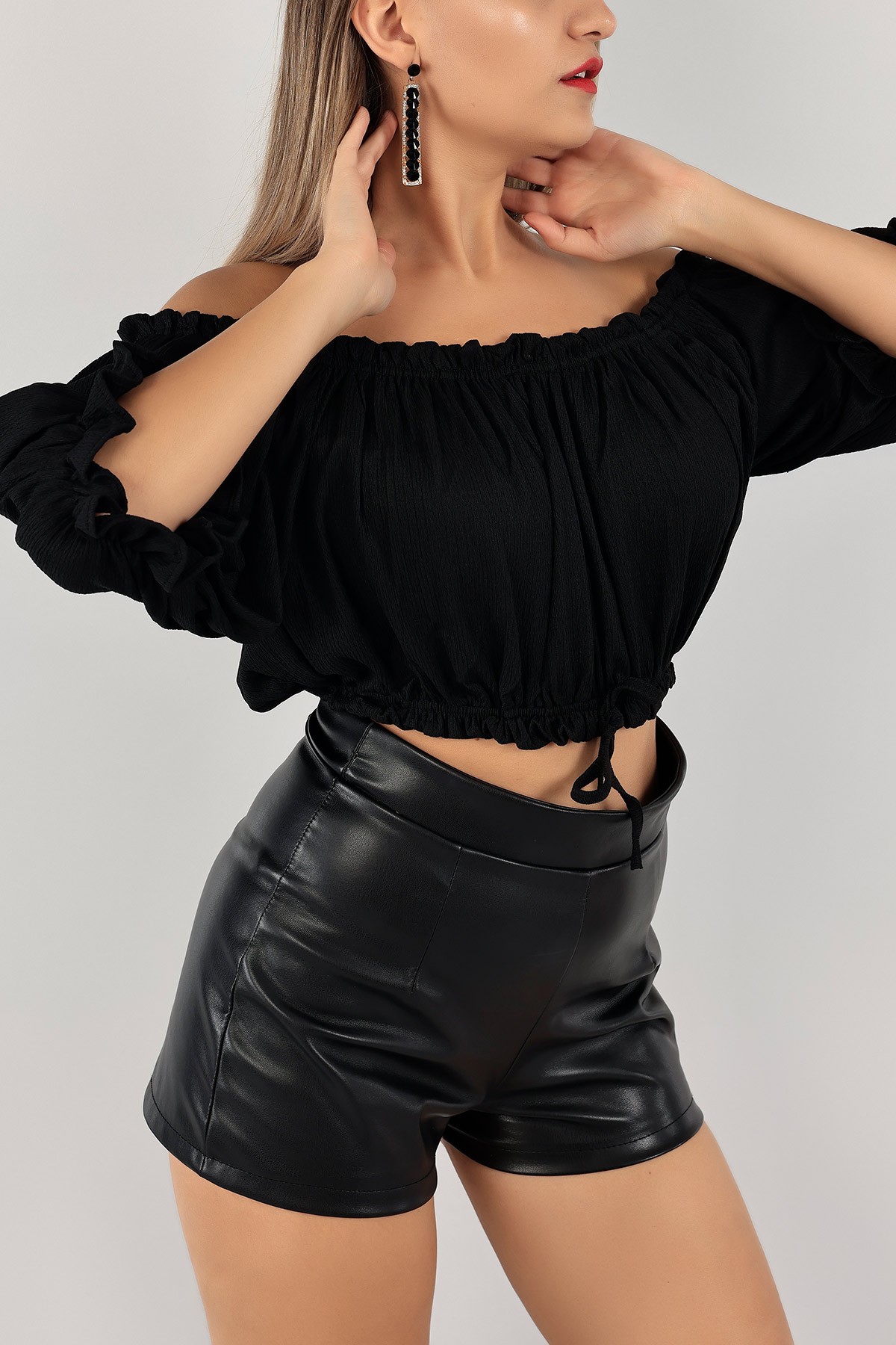 Siyah Madonna Yaka Krinkıl Bluz 128226