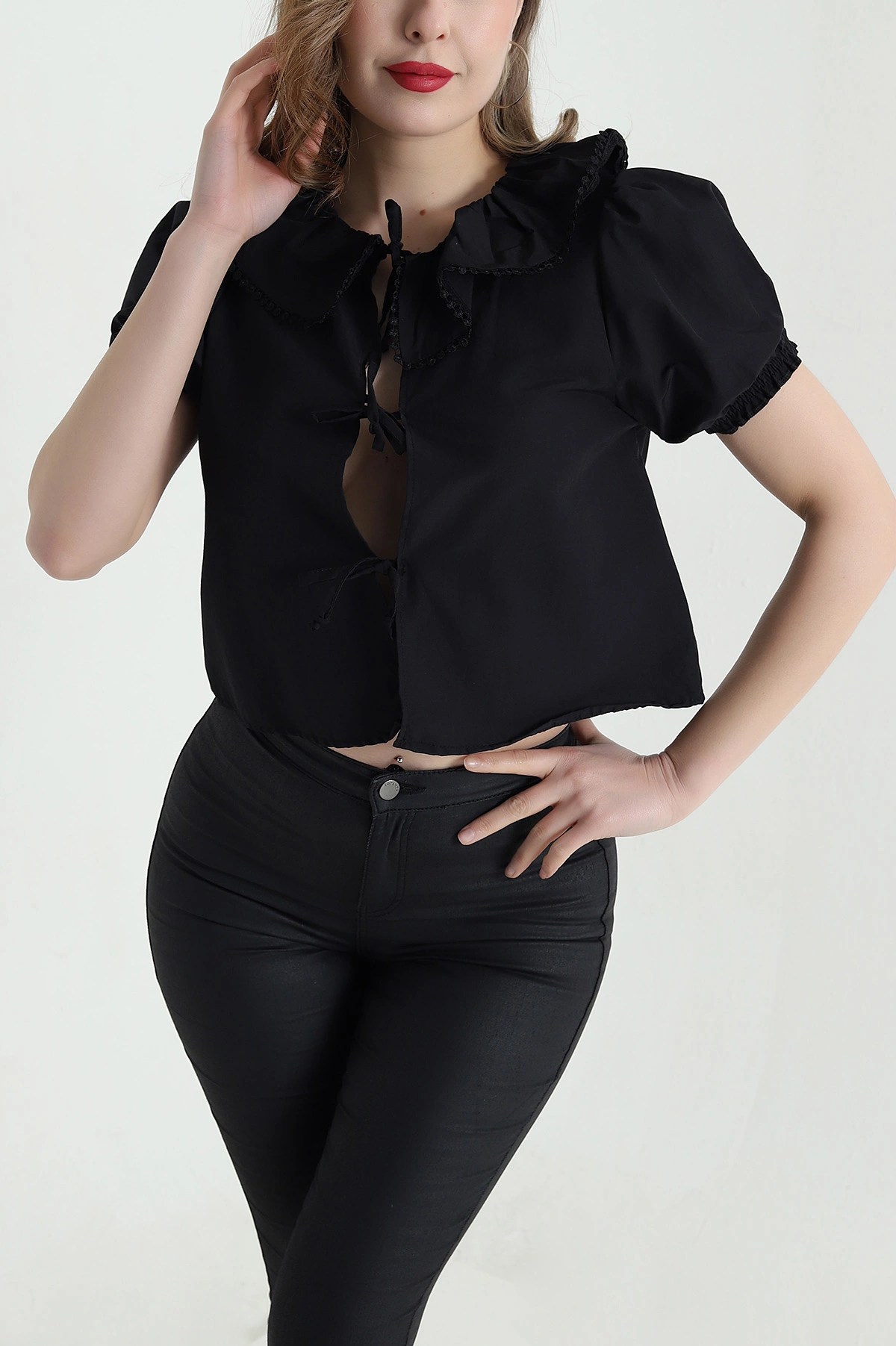 Siyah Nakışlı Bebe Yaka Poplin Kadın Bluz 441245