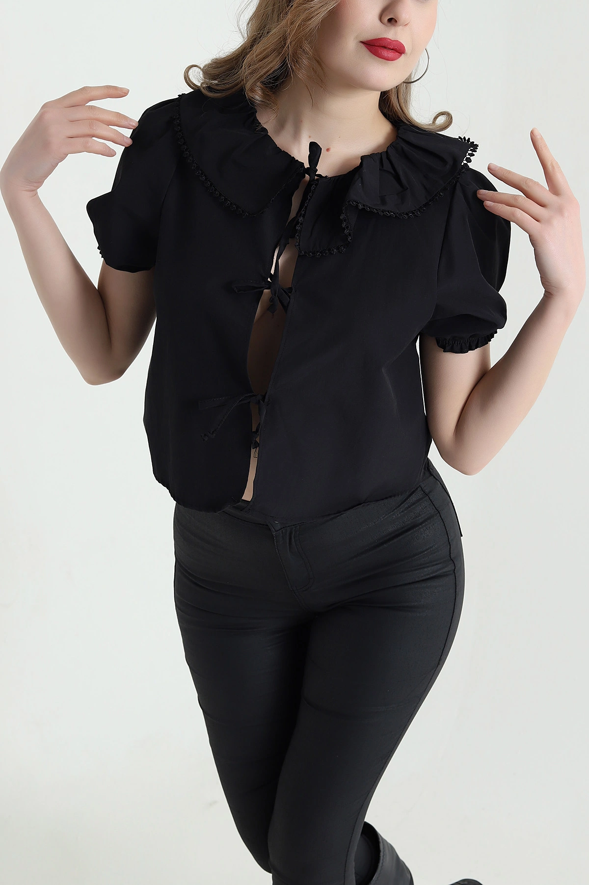 Siyah Nakışlı Bebe Yaka Poplin Kadın Bluz 441245