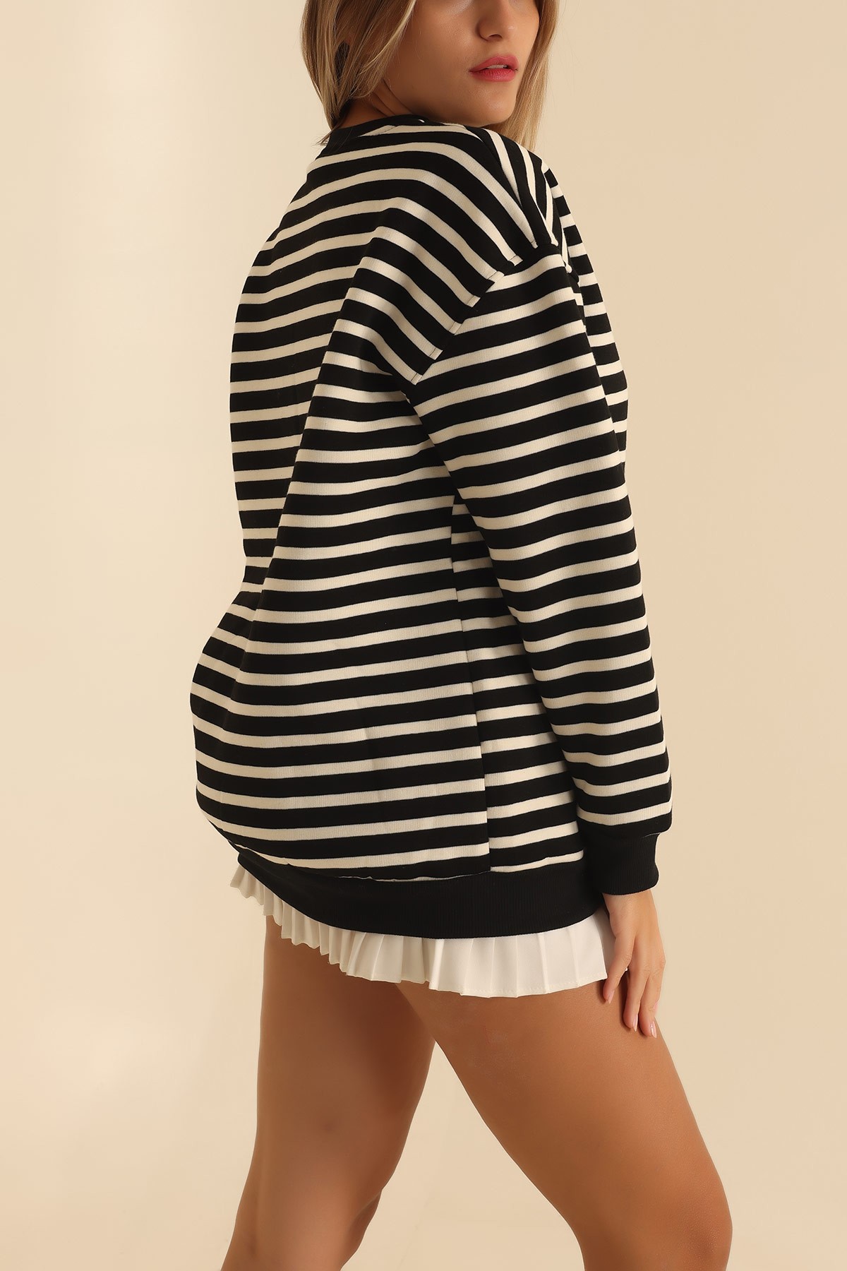 Siyah Nakışlı İçi Şardonlu Sweat 204860