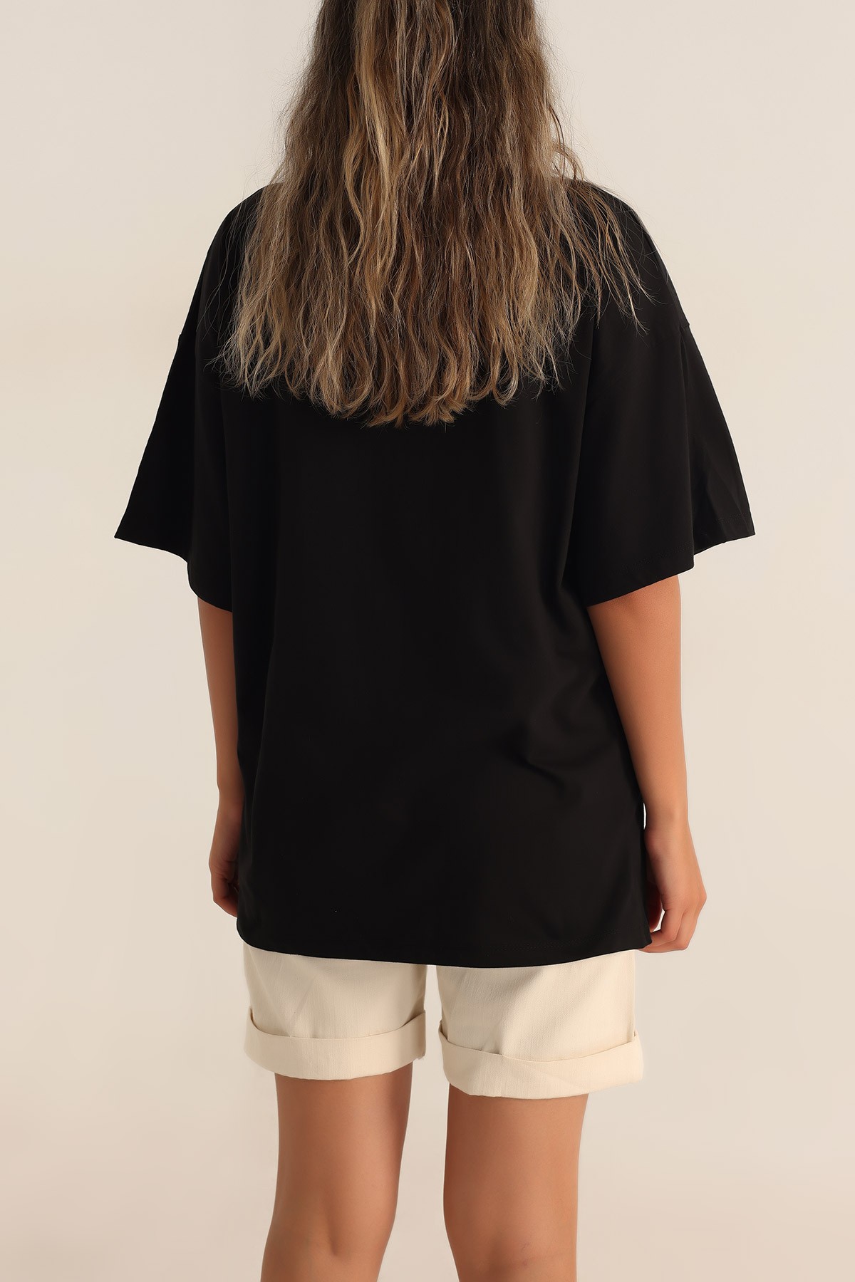 Siyah Nakışlı Oversize Bayan Tişört 192593