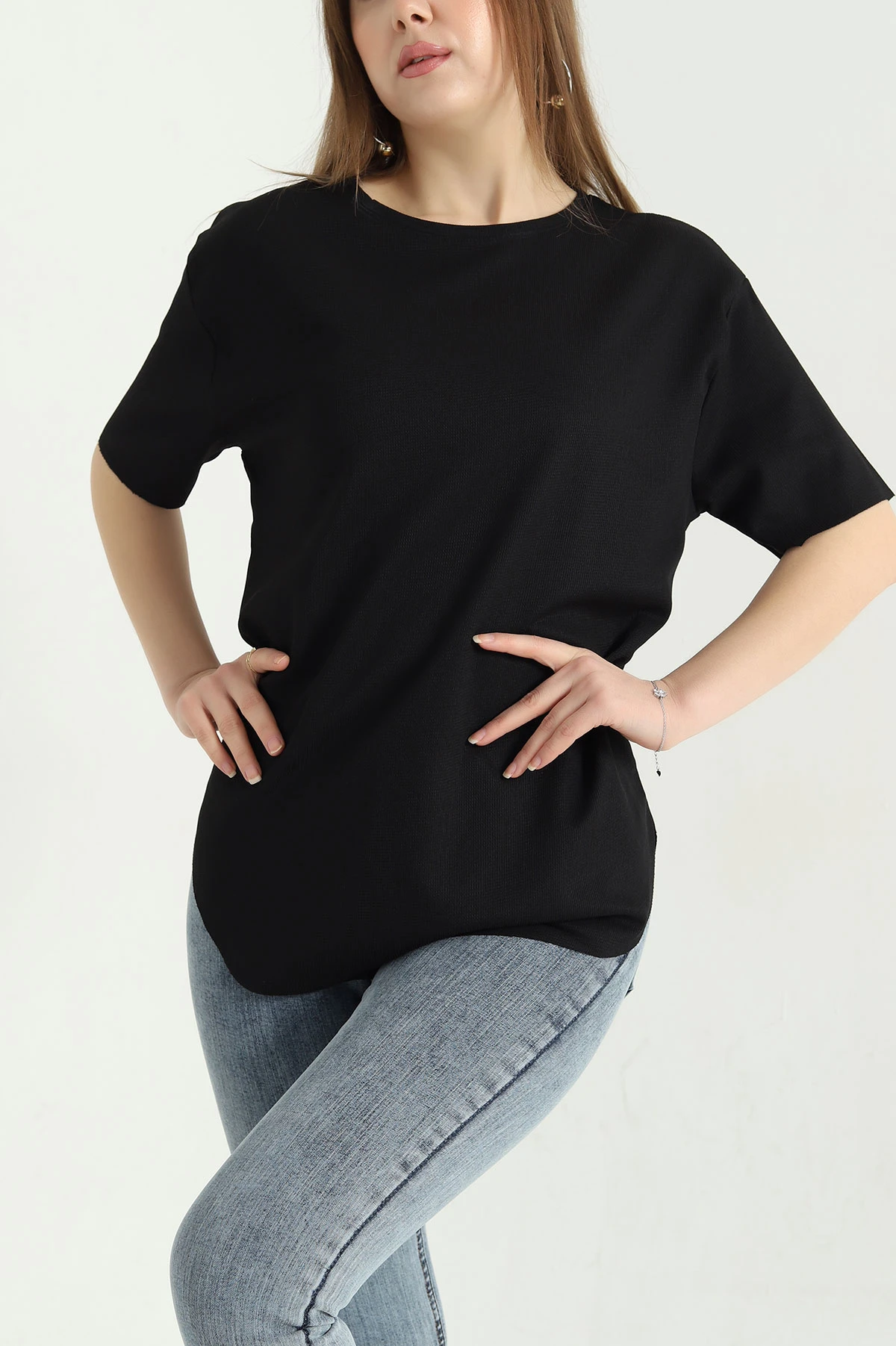 Siyah Oval Kesim Dokulu Tişört 337671