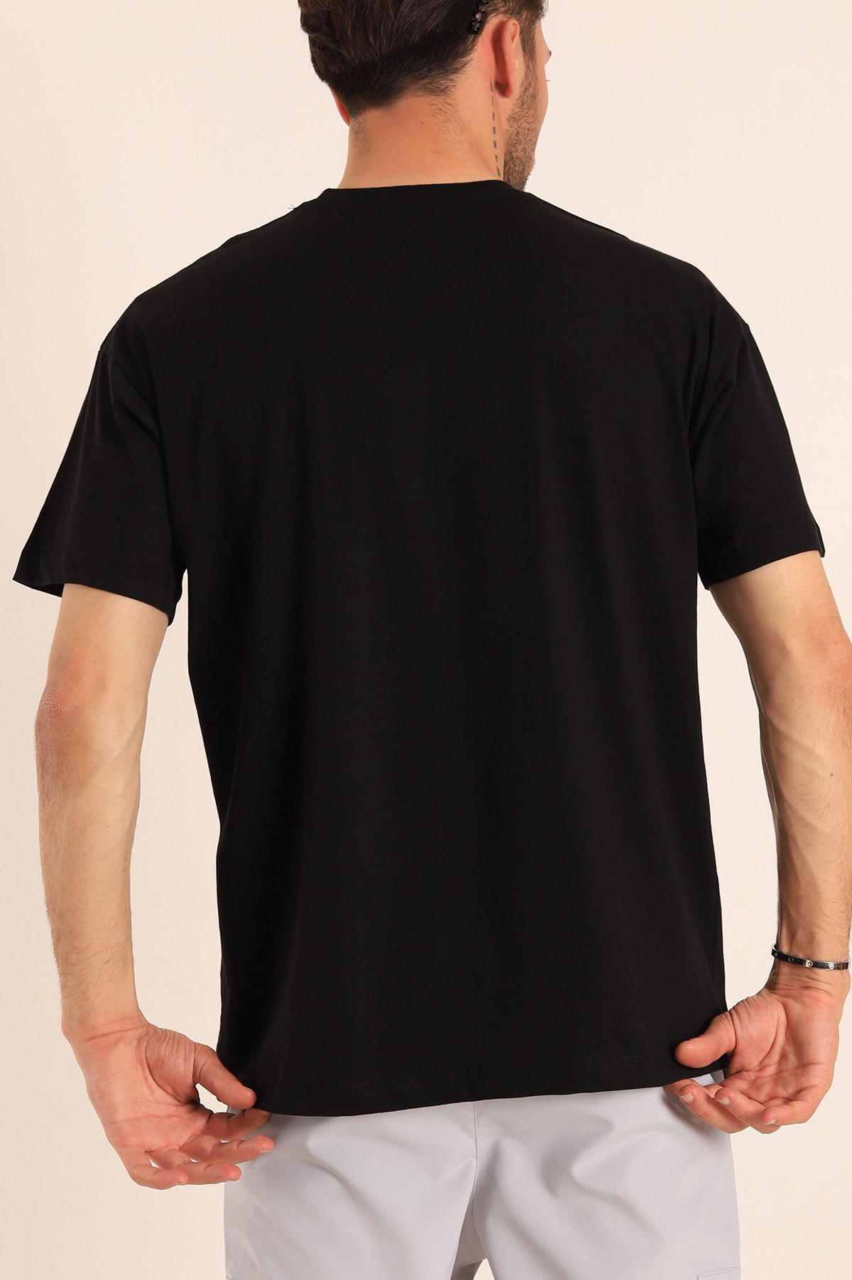 Siyah Oversize Göğüs Kabartma Yazılı Erkek Tişört 184309