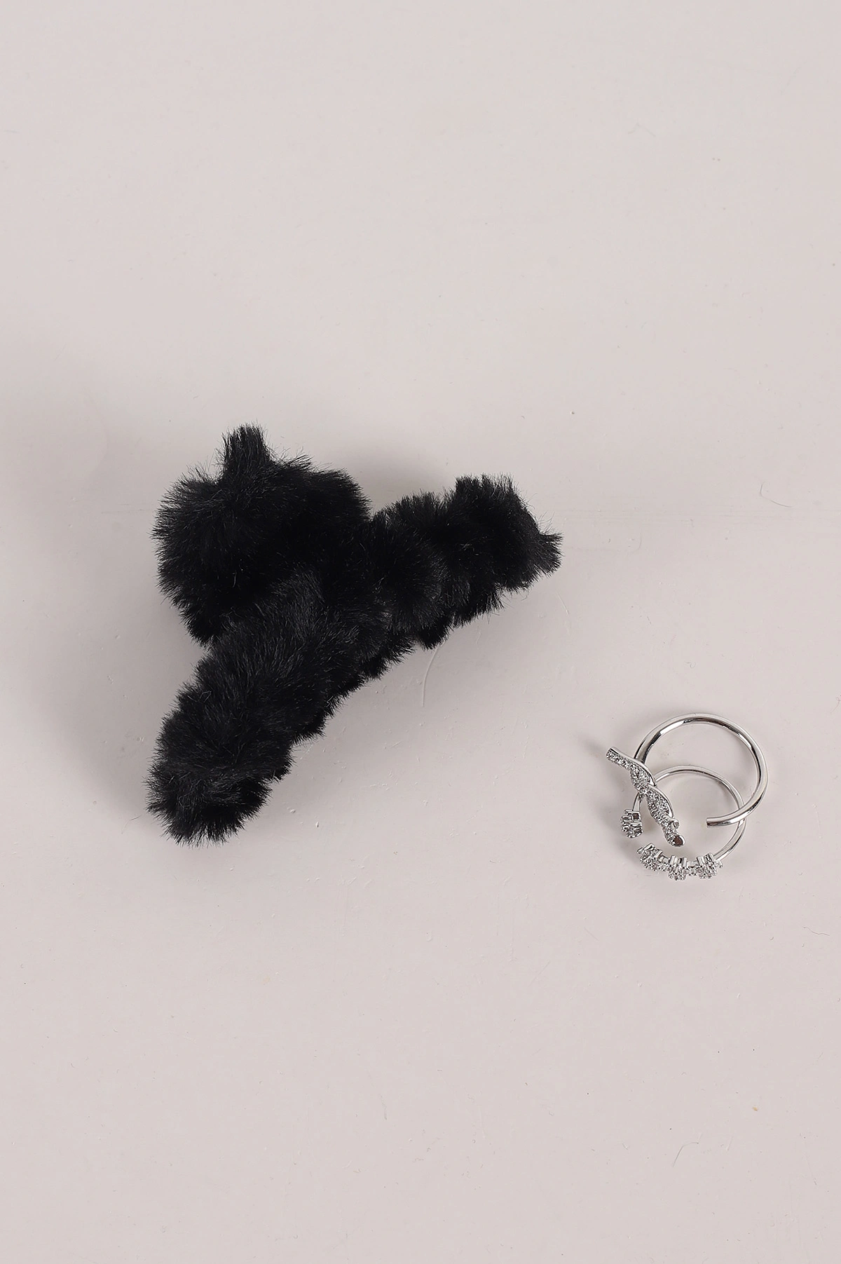Siyah Peluş  Orta Boy Mandal Toka 363332