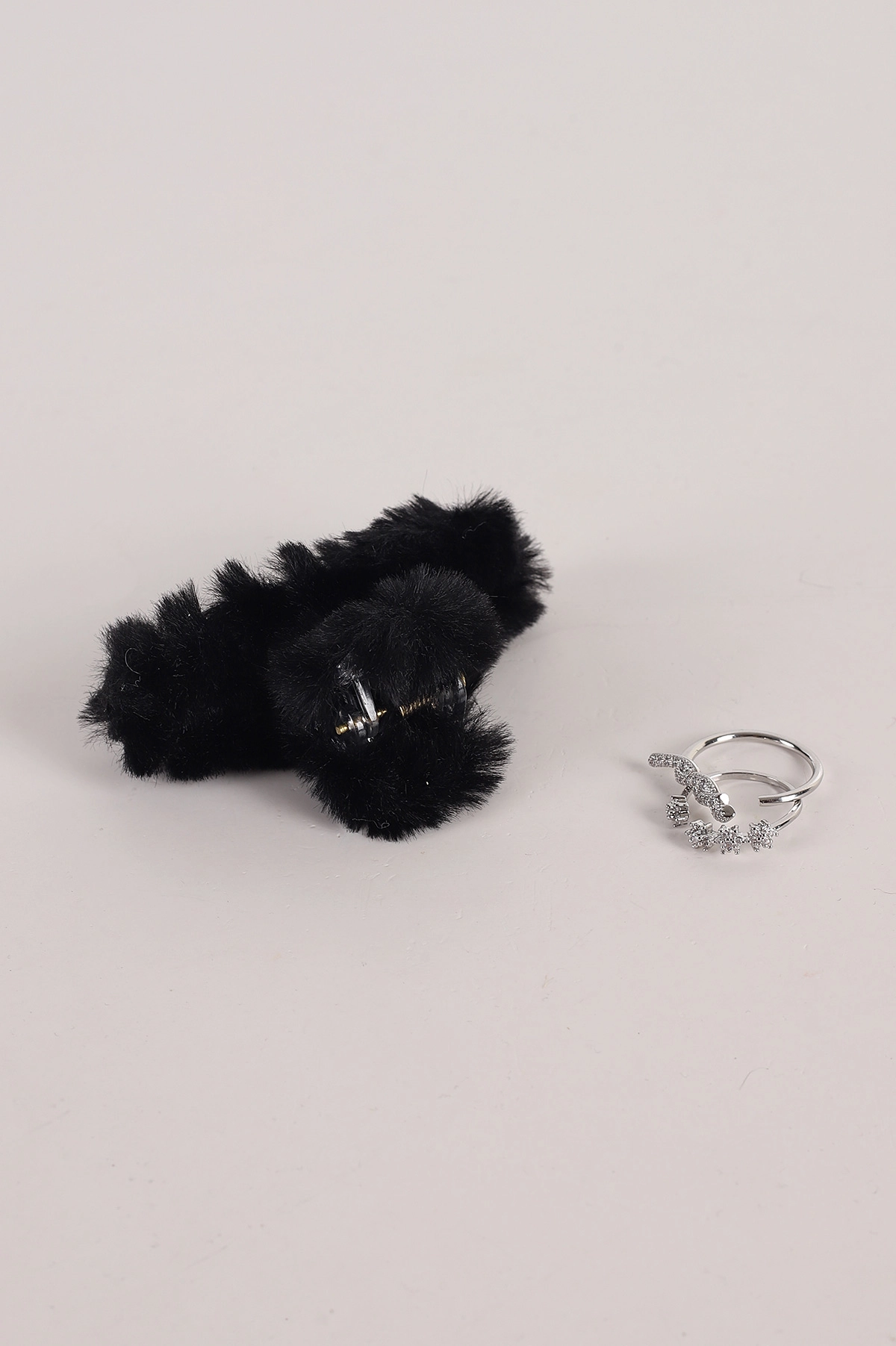 Siyah Peluş  Orta Boy Mandal Toka 363332