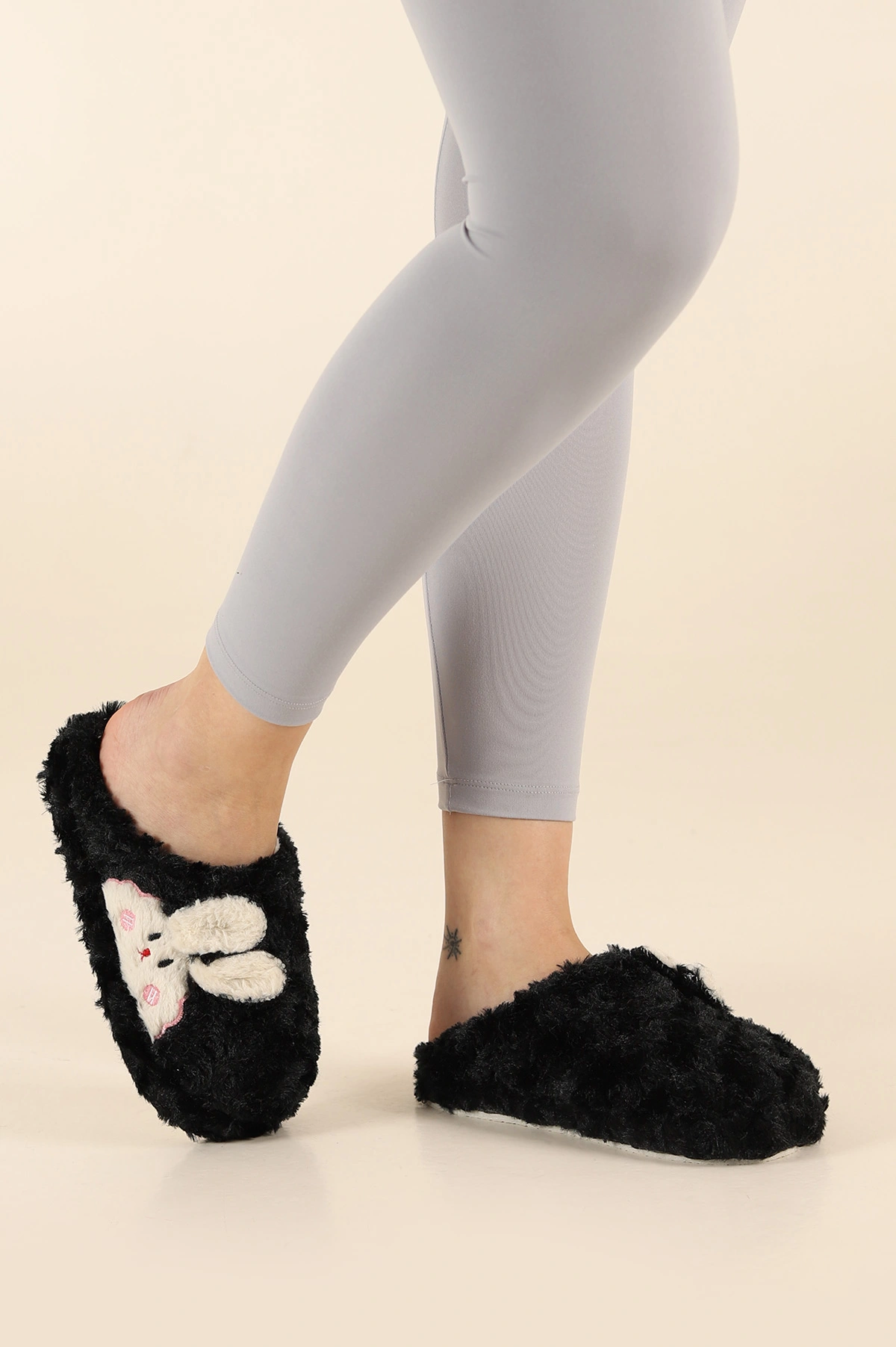 Siyah Peluş Tavşan Kulaklı Kadın Ev Terliği 314791