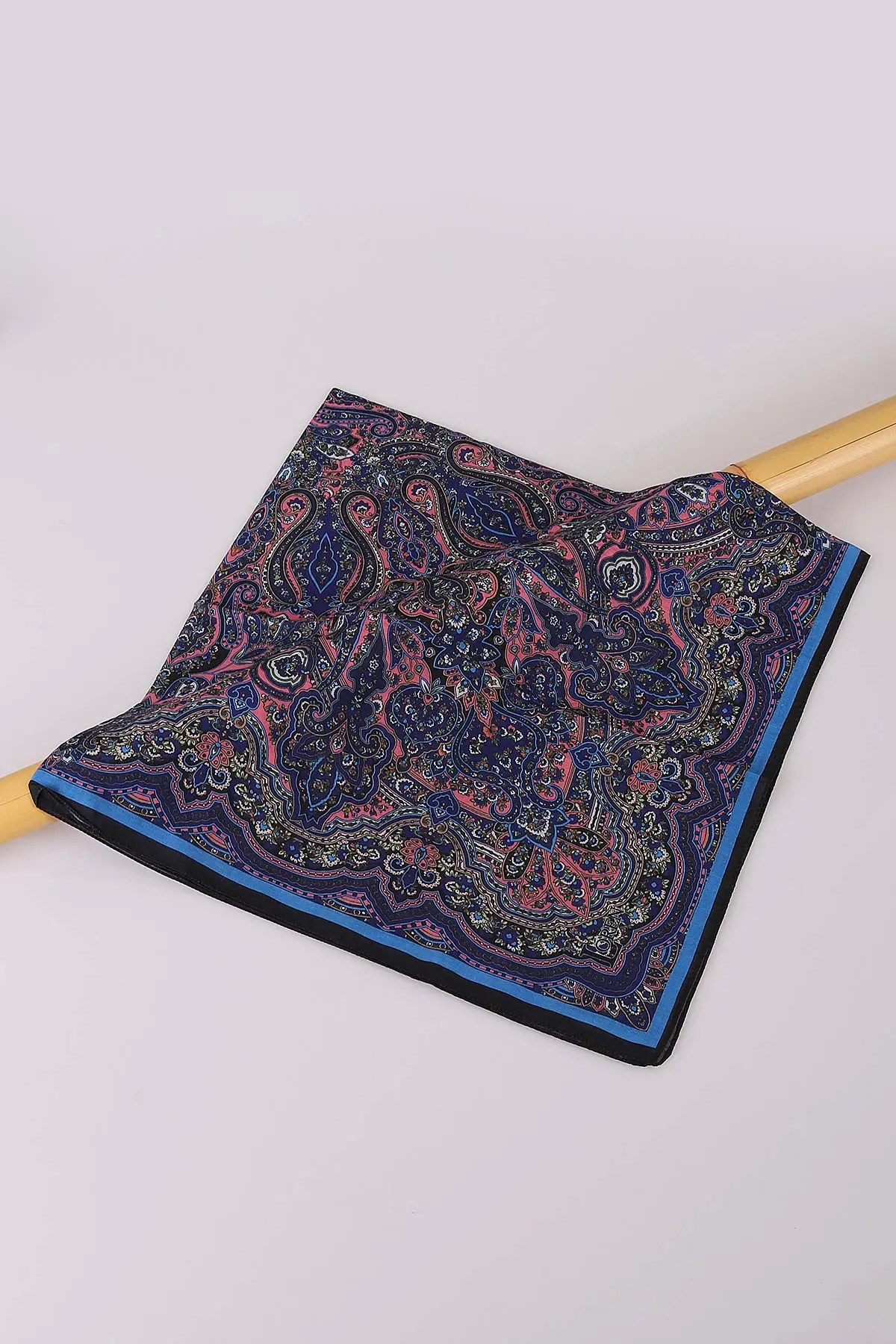 Siyah-Pembe 90x90 Cm Dijital Baskı Etnik Desenli Pamuk Eşarp 367881