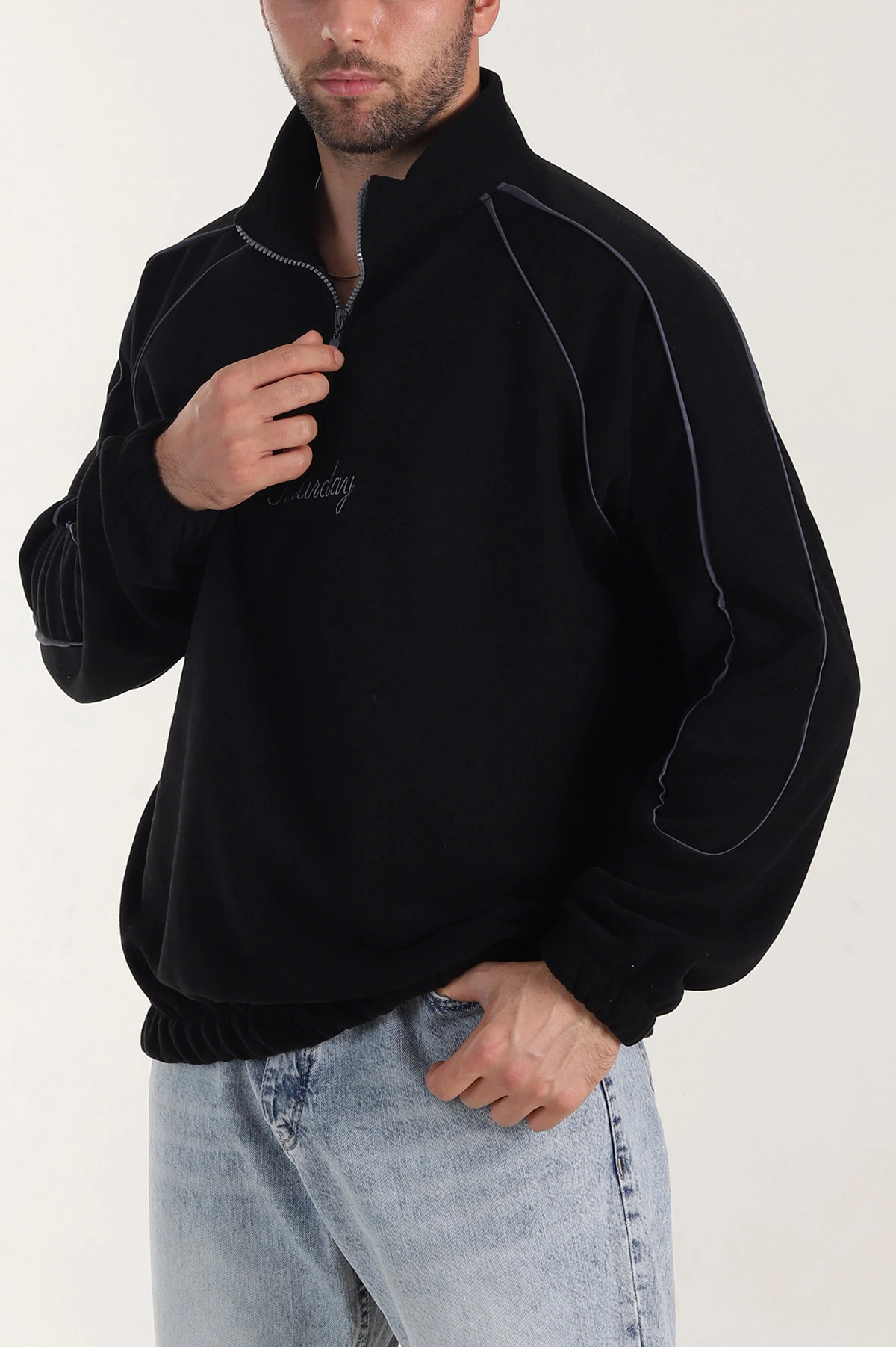 Siyah Polar Kumaş Yarım Fermuarlı Yazı Detaylı Erkek Sweatshirt 408547