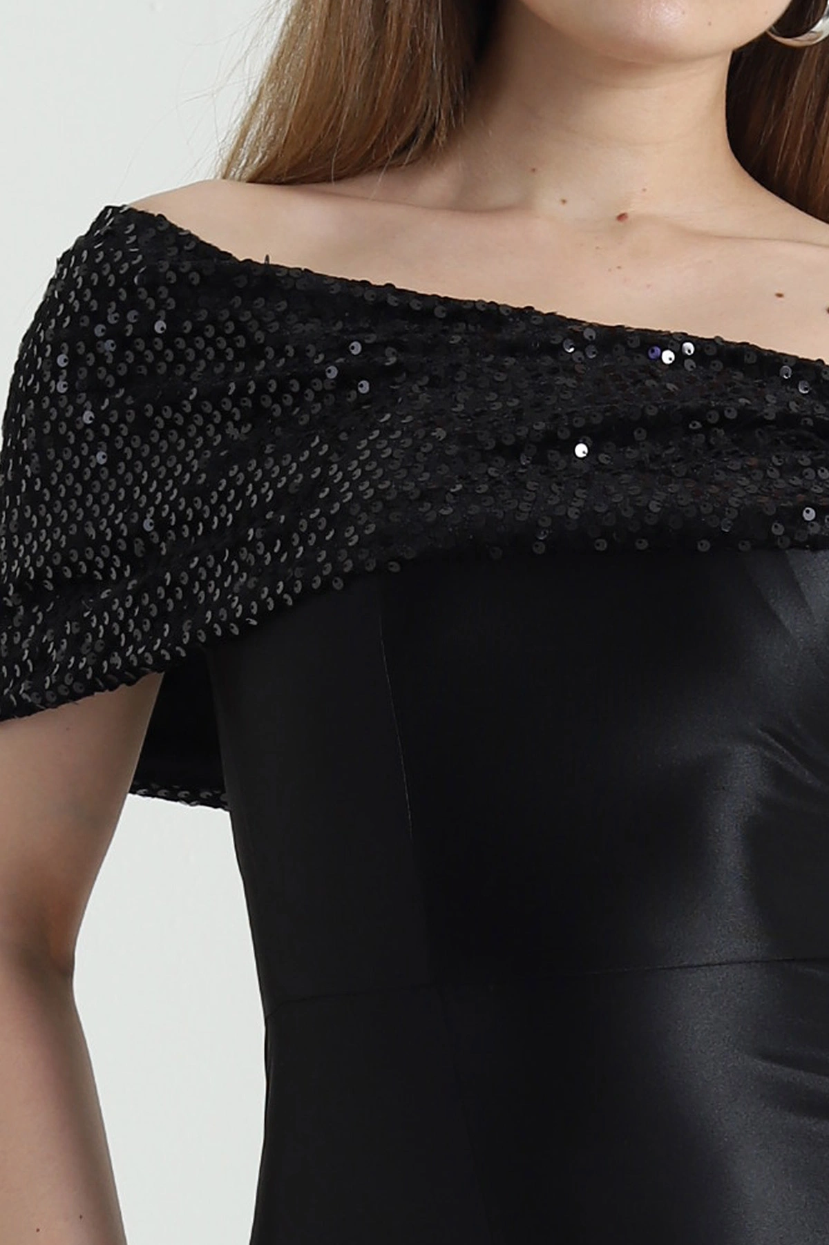 Siyah Pullu Saten Kayık Yaka Balık Model Kadın Abiye 471464