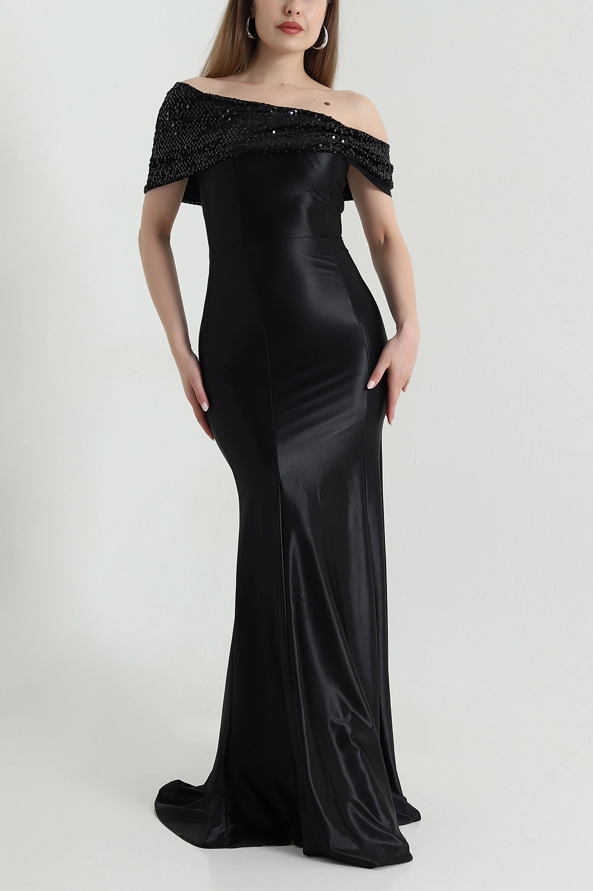 Siyah Pullu Saten Kayık Yaka Balık Model Kadın Abiye 471464