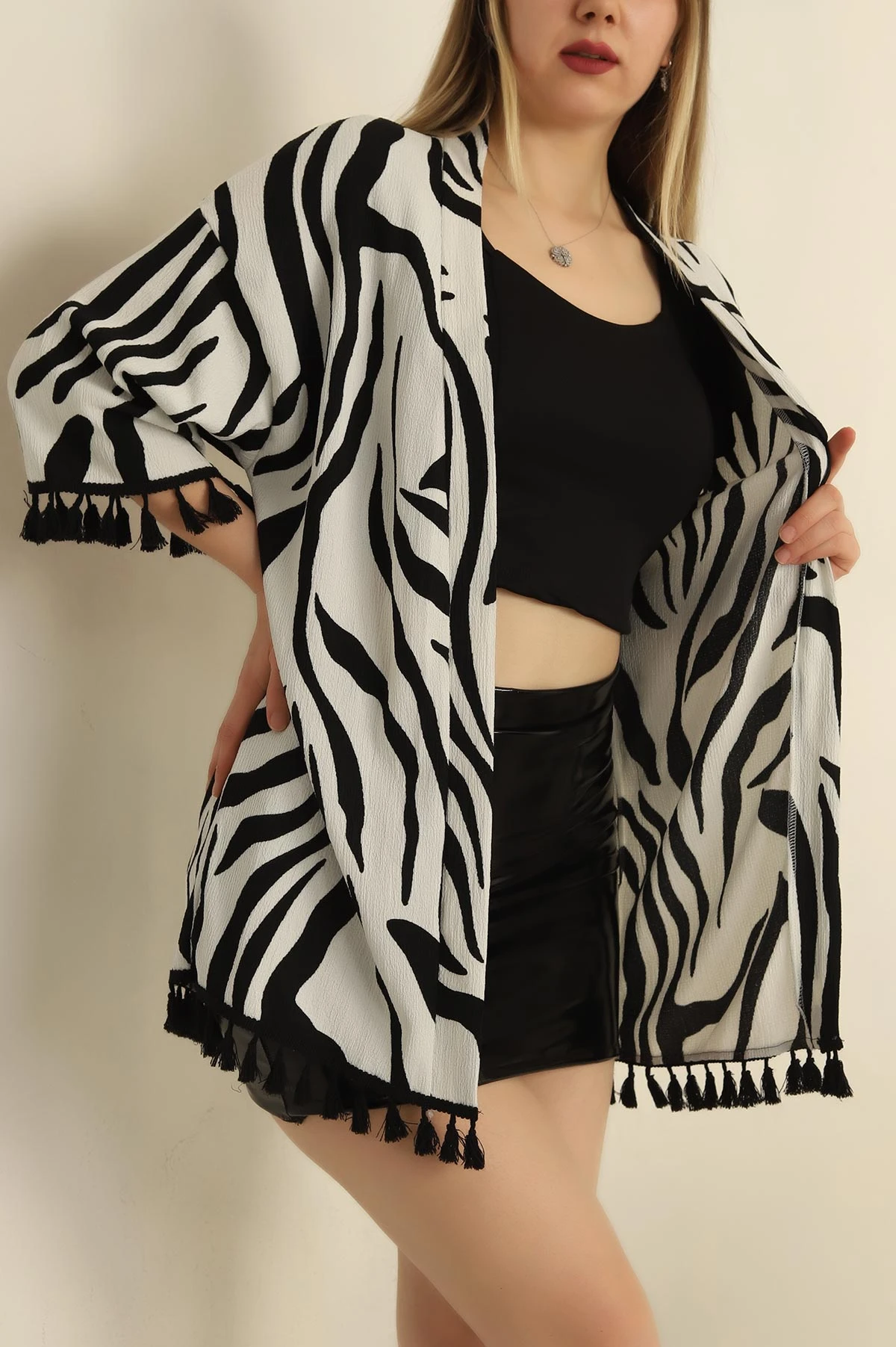 Siyah Püsküllü Okyanus kumaş Kimono 251975