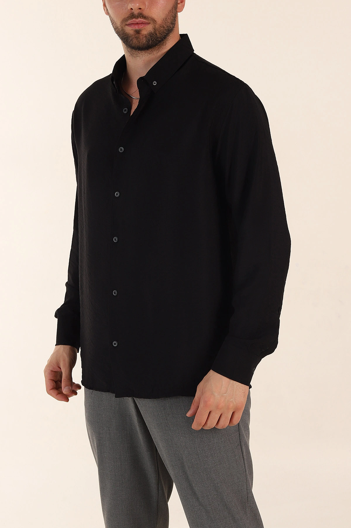 Siyah Regular Fit Ata Yaka Basic Uzun Kollu Erkek Gömlek 370028