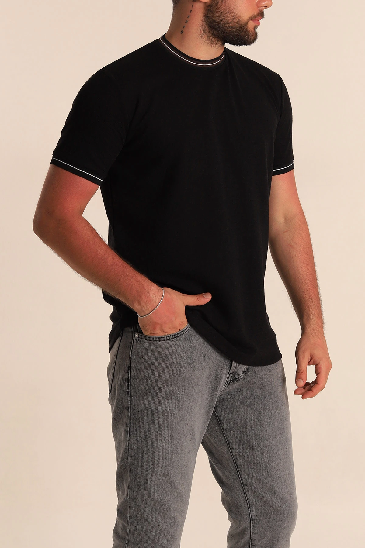Siyah Regular Fit Çizgili Yaka Detaylı Erkek Tişört 277152