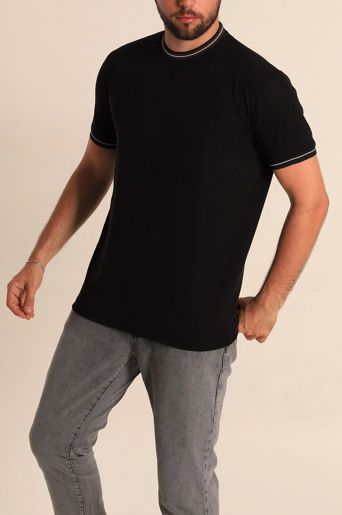 Siyah Regular Fit Çizgili Yaka Detaylı Erkek Tişört 277152