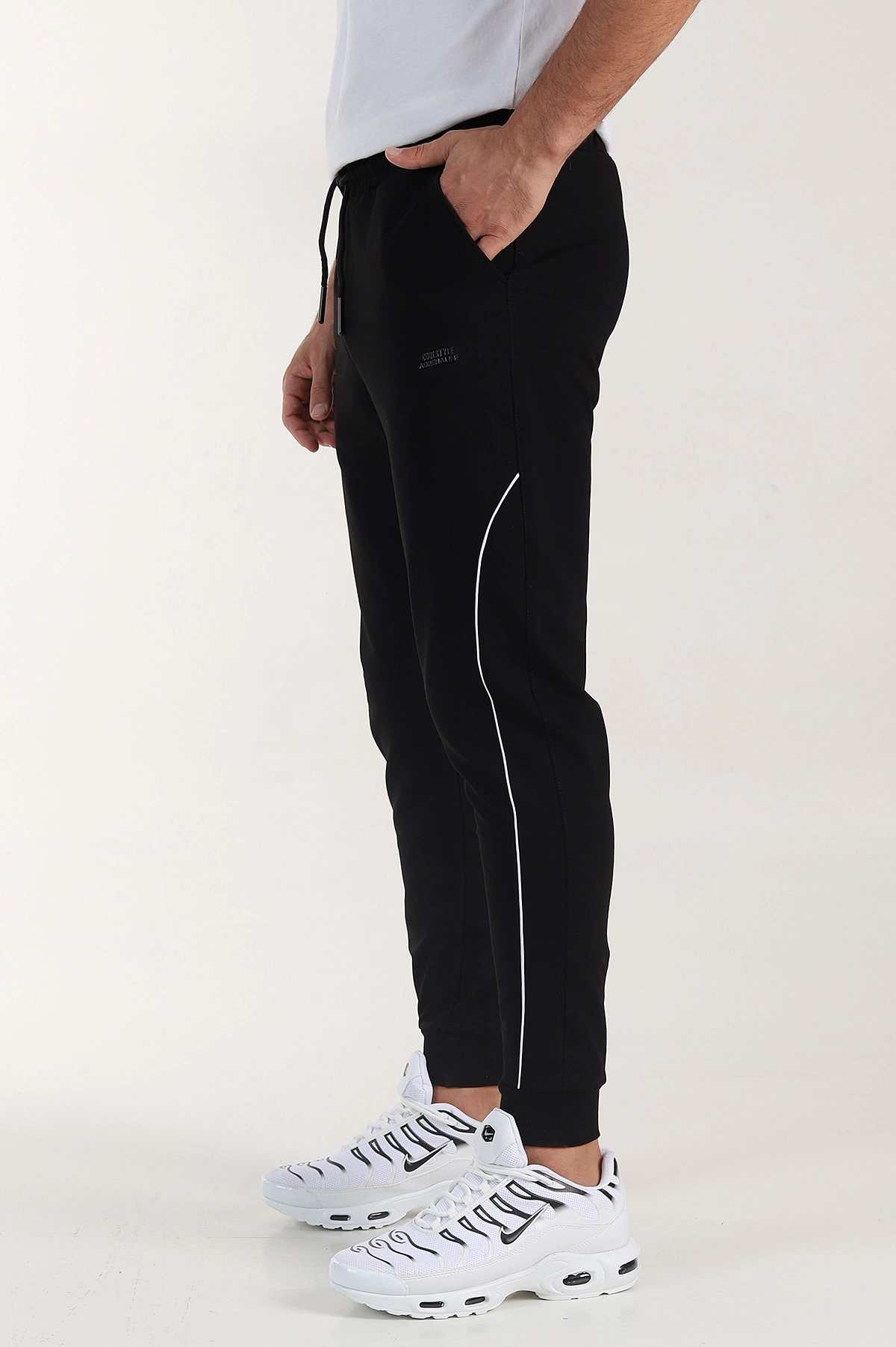 Siyah Regular Fit Şerit Detaylı Paça Lastikli Erkek Eşofman Altı 402371