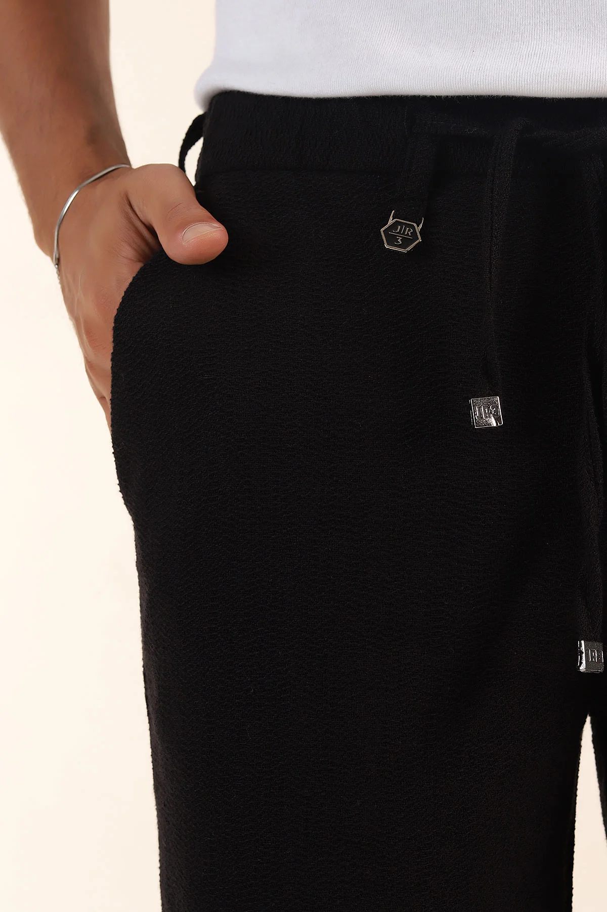 Siyah Relaxed Fit Dokulu Bel Lastikli Erkek Şort 380982