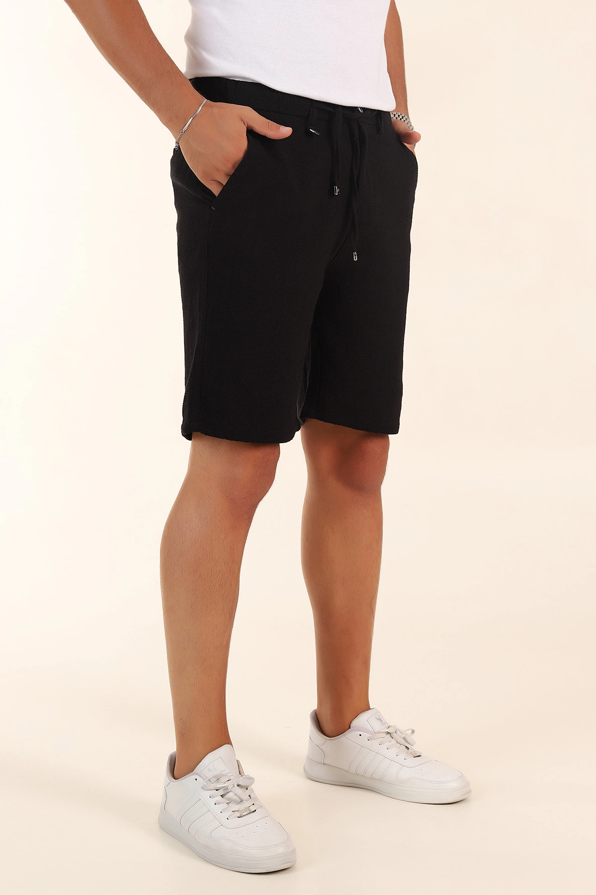 Siyah Relaxed Fit Dokulu Bel Lastikli Erkek Şort 380982