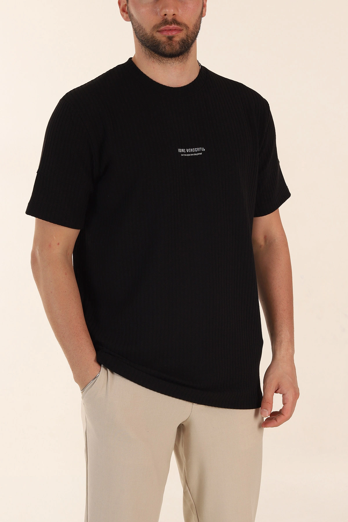 Siyah Relaxed Fit Dokulu Yazı Detaylı Erkek Tişört 370308