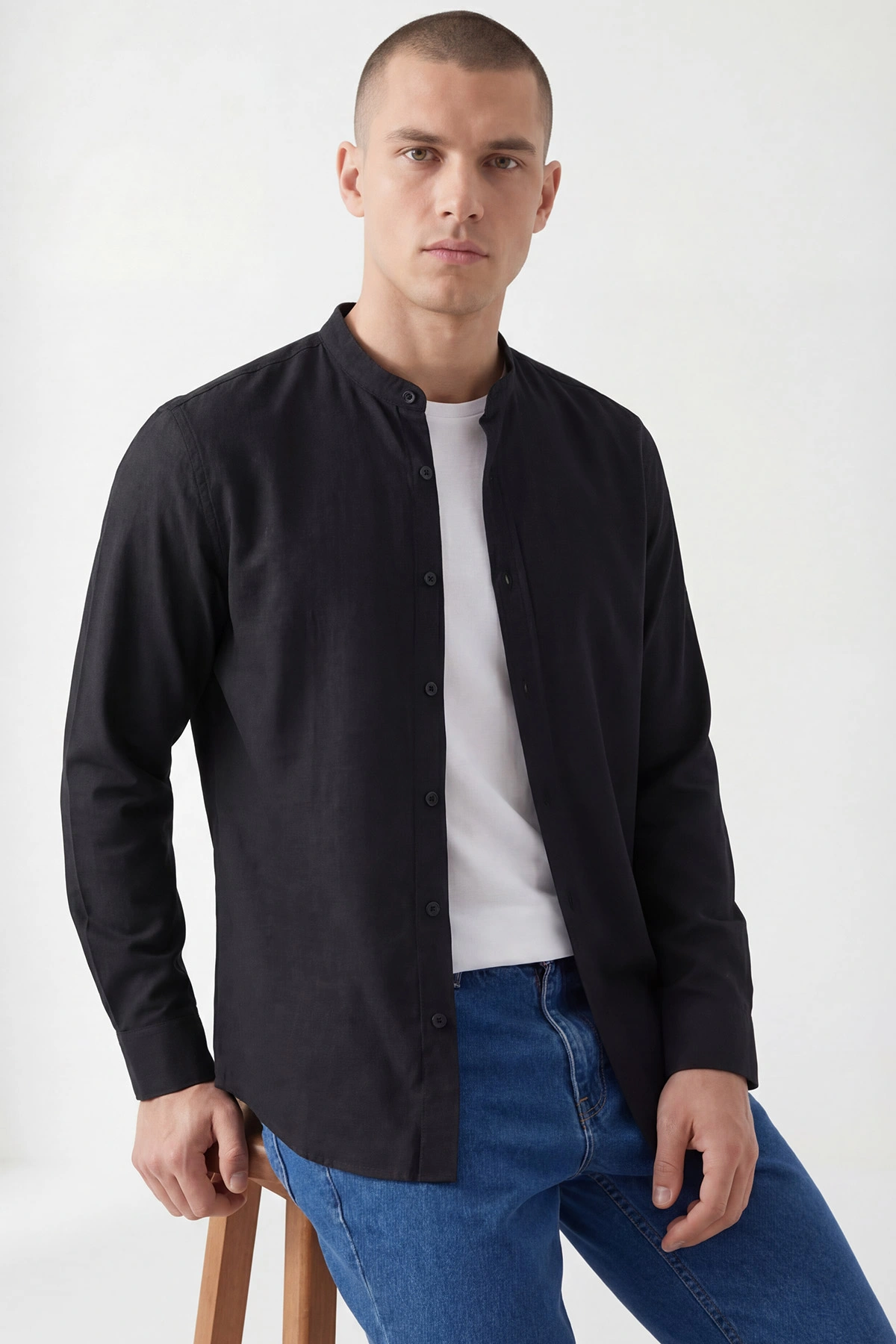 Siyah Relaxed Fit Hakim Yaka Uzun Kollu Erkek Gömlek 445642