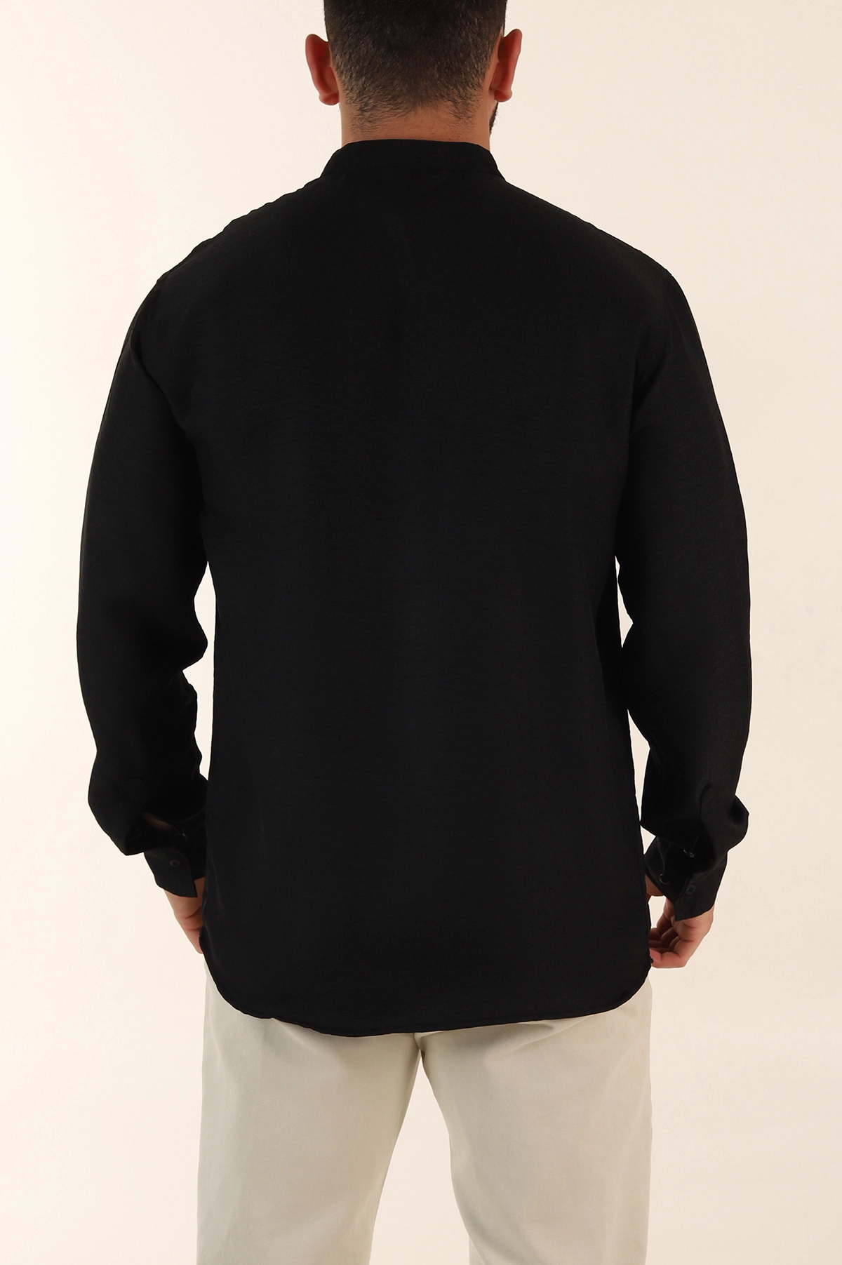 Siyah Relaxed Fit Hakim Yaka Yarım Düğmeli Erkek Gömlek 369848