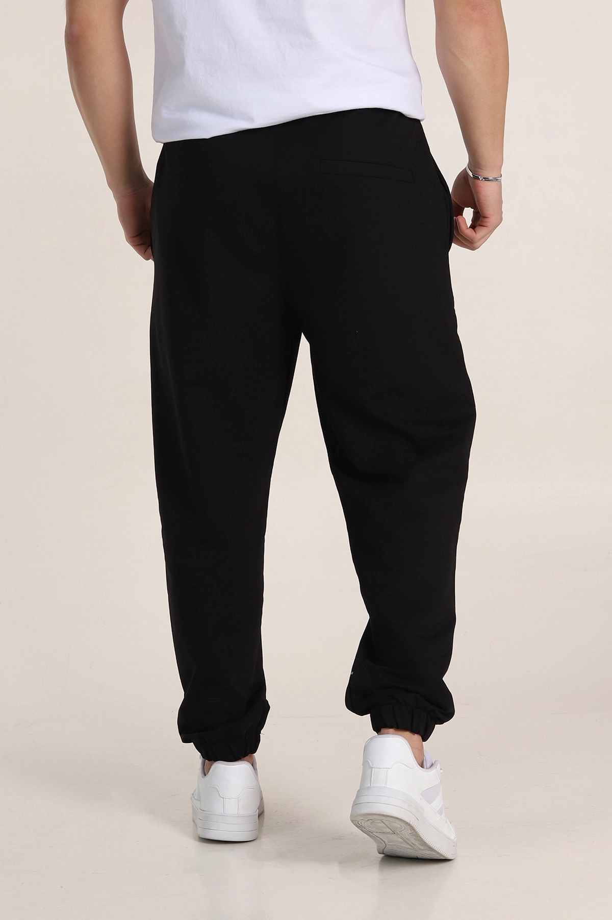 Siyah Relaxed Fit İki İp Paça Lastikli Eşofman Altı 350493