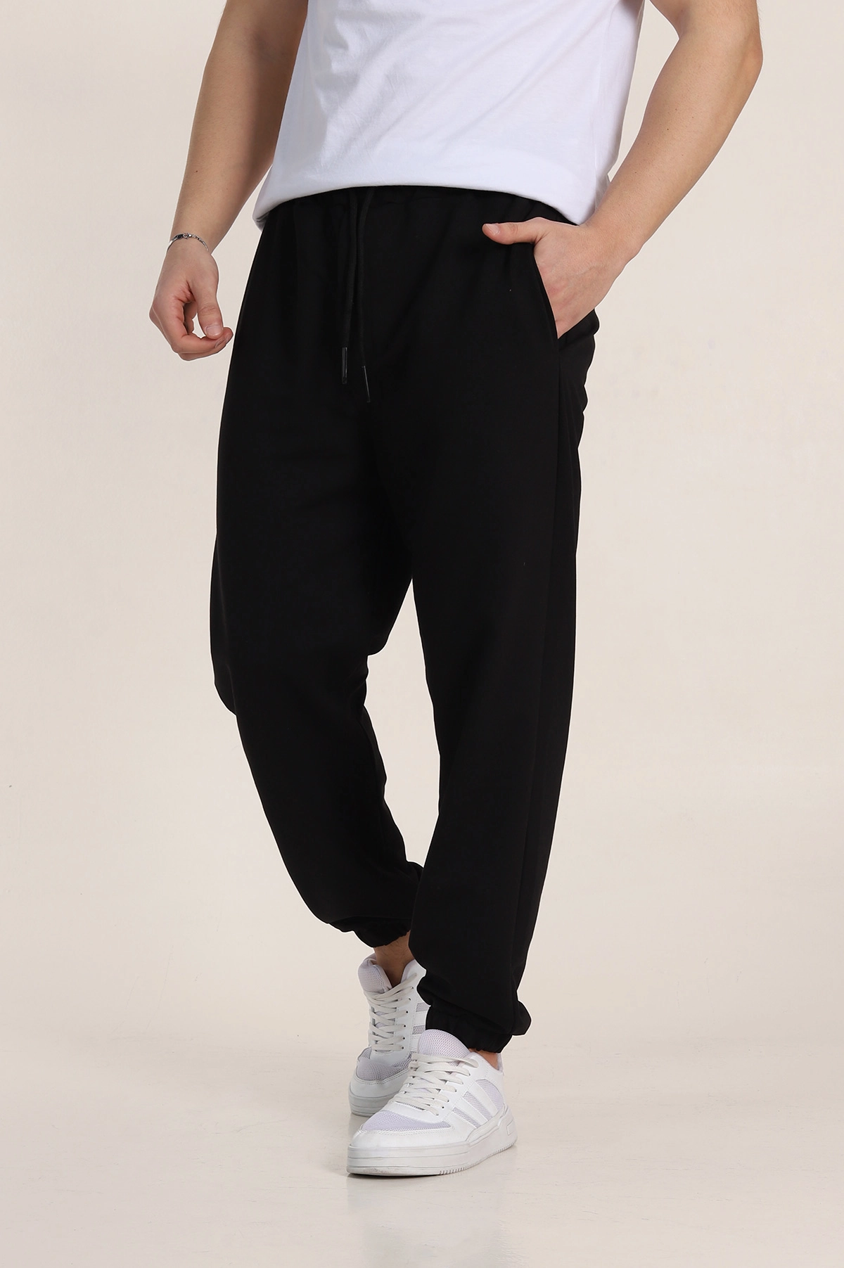 Siyah Relaxed Fit İki İp Paça Lastikli Eşofman Altı 350493