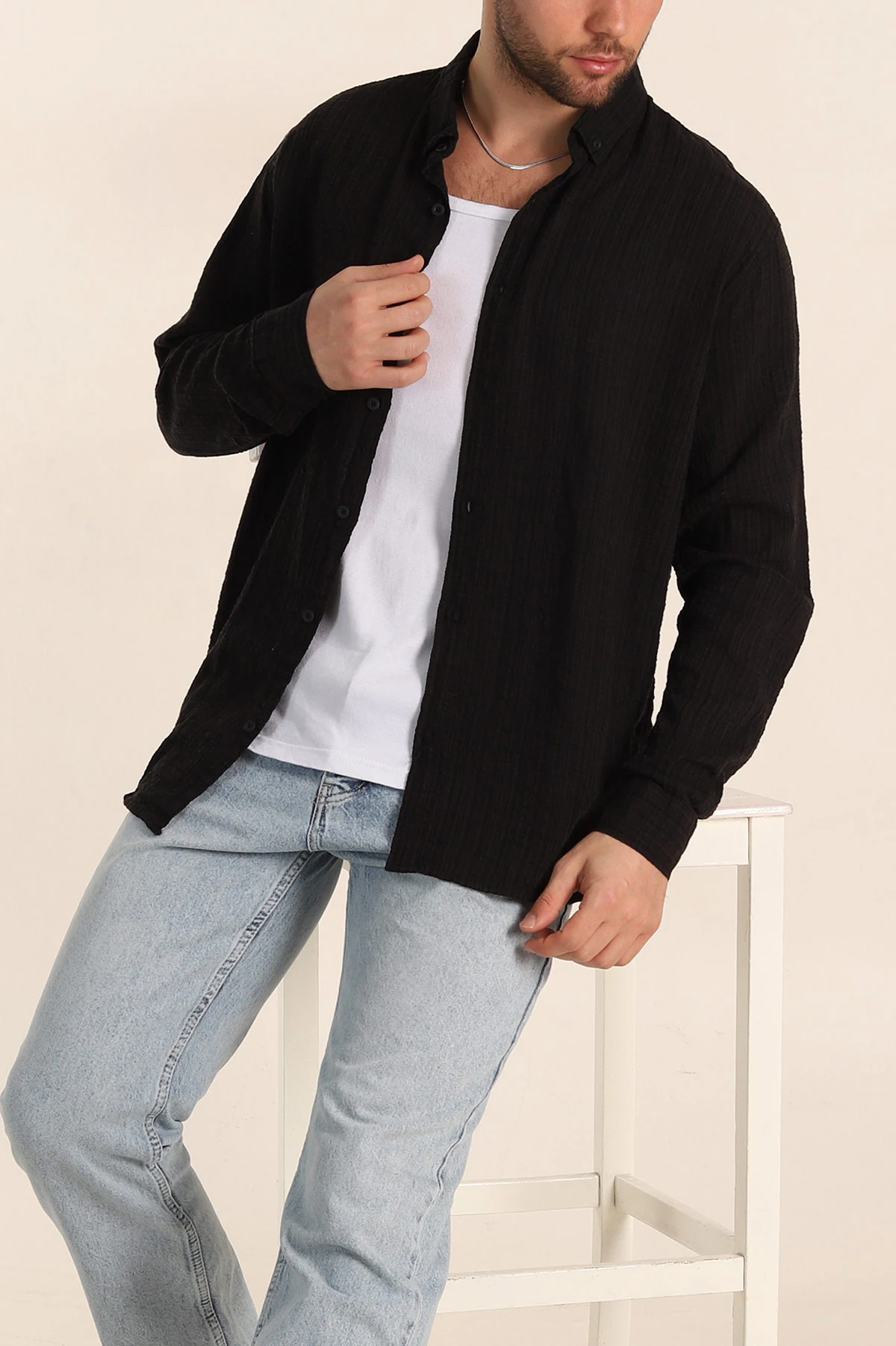 Siyah Relaxed Fit Keten Kare Dokulu Ata Yaka Erkek Gömlek 339177