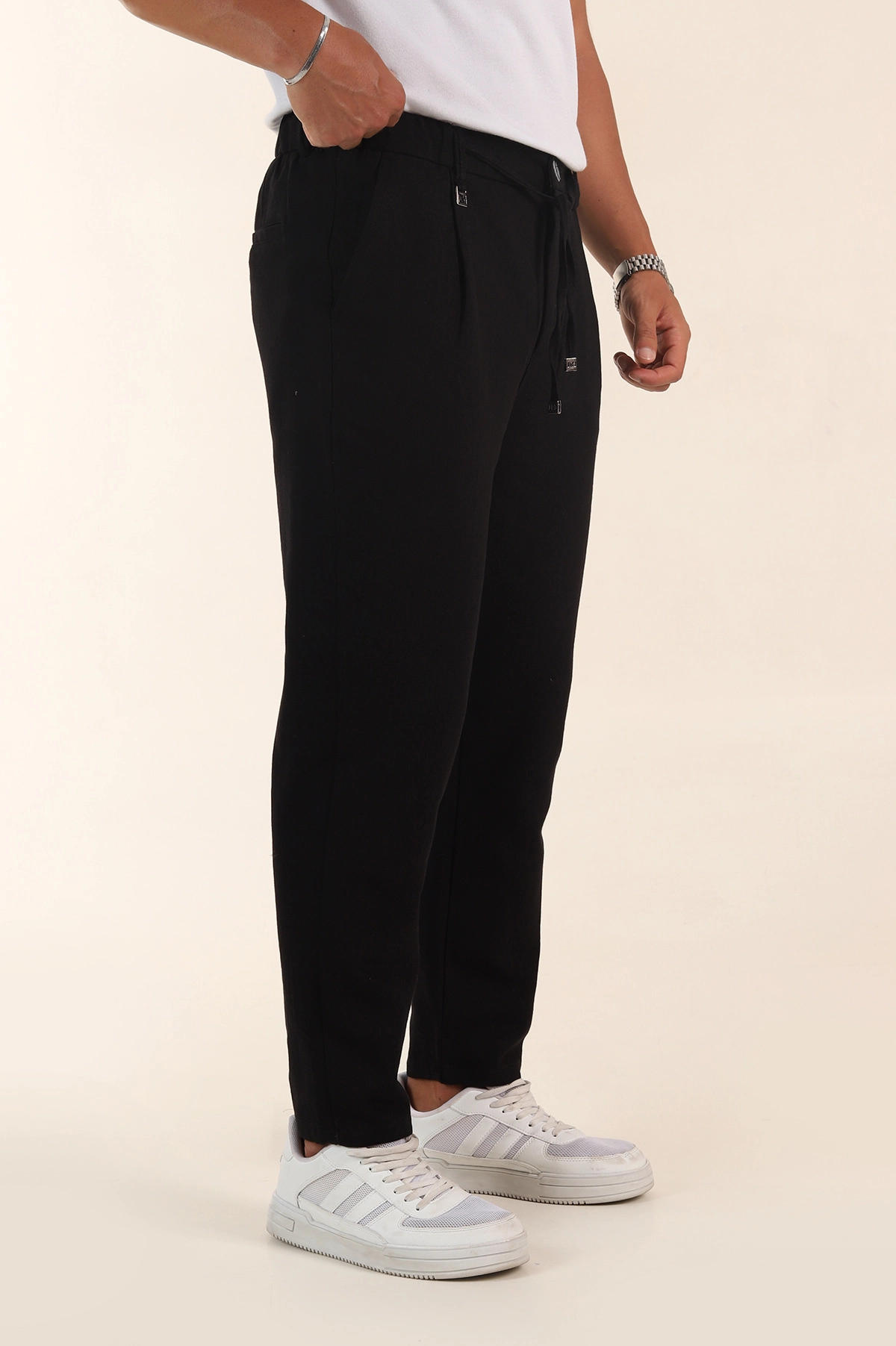 Siyah Relaxed Fit Pile Detaylı Bel Arkası Lastikli Erkek Pantolon 380901