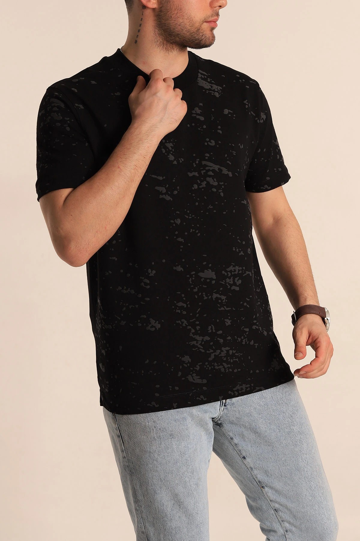 Siyah Relaxed Fit Sprey Baskılı Erkek Tişört 261622