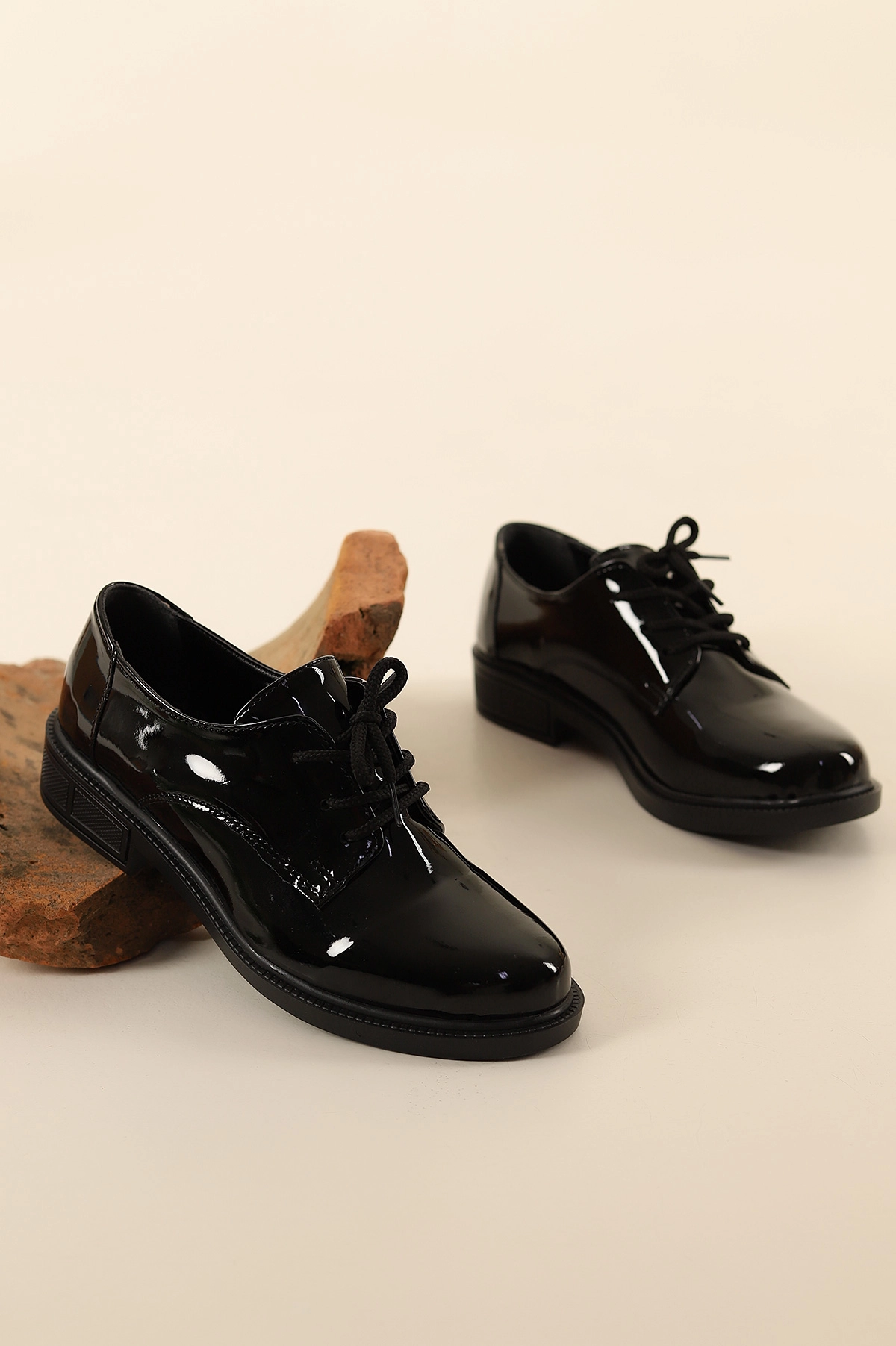 Siyah Rugan Bağcıklı Kadın Loafer Ayakkabı 307595