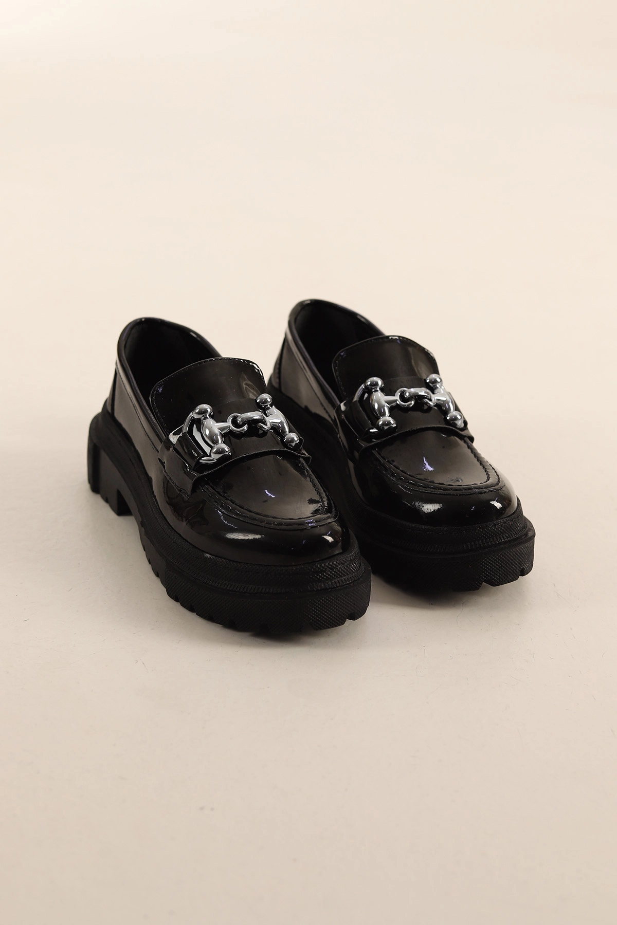 Siyah Rugan Gümüş Toka Detaylı Kadın Loafer Ayakkabı 435944