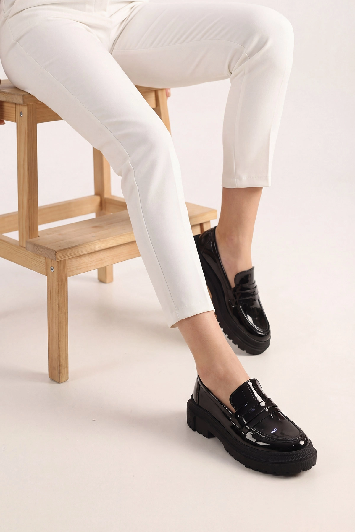 Siyah Rugan Kadın Loafer Ayakkabı 431127
