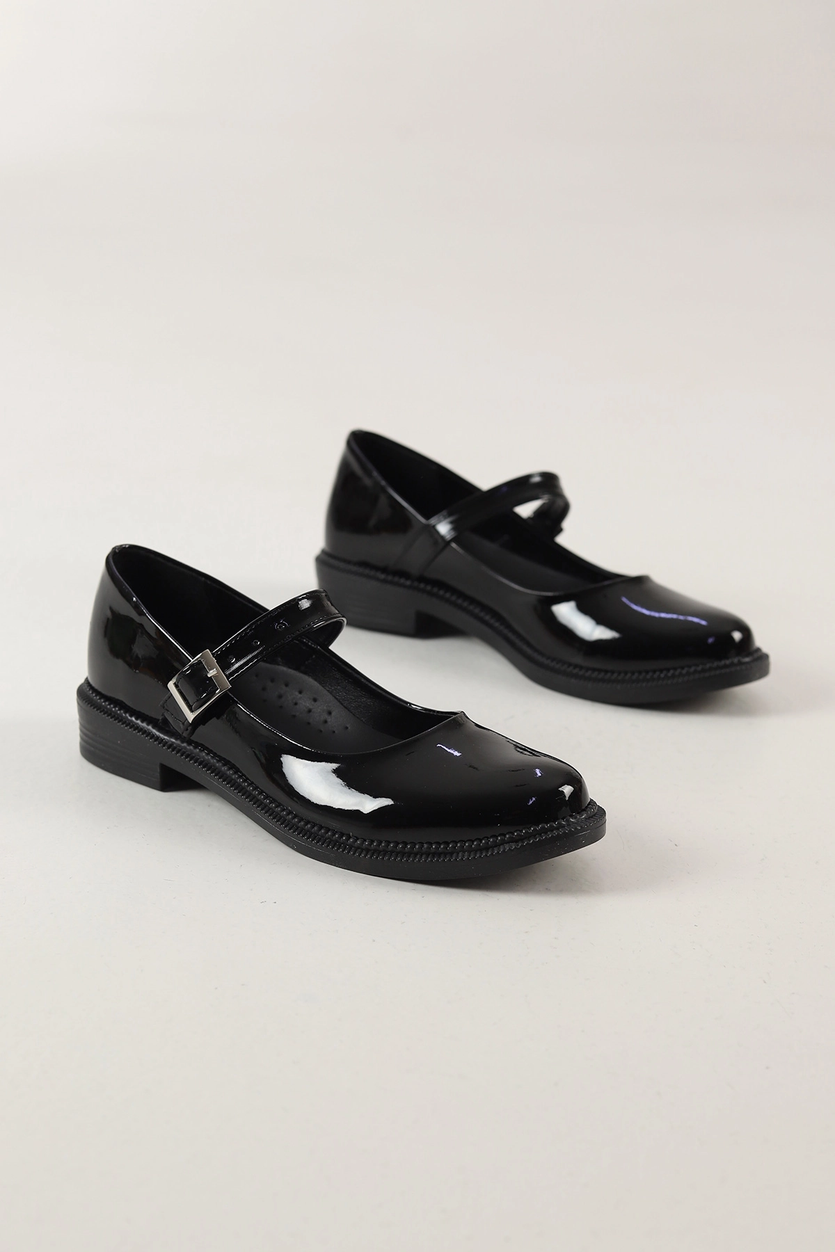 Siyah Rugan Mary Jane Kemer Detaylı Kadın Loafer Ayakkabı 445385