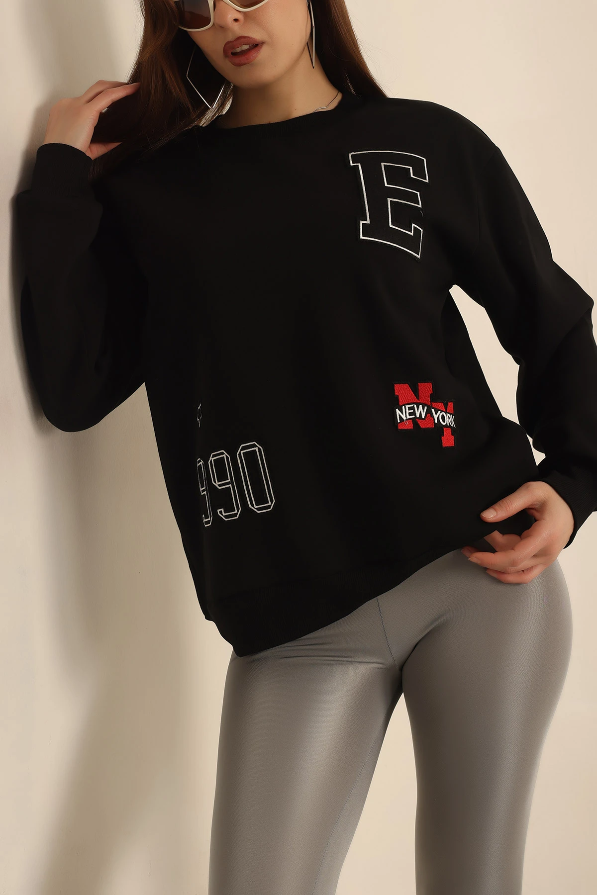 Siyah Şardonlu Nakışlı Bayan Sweat 237617
