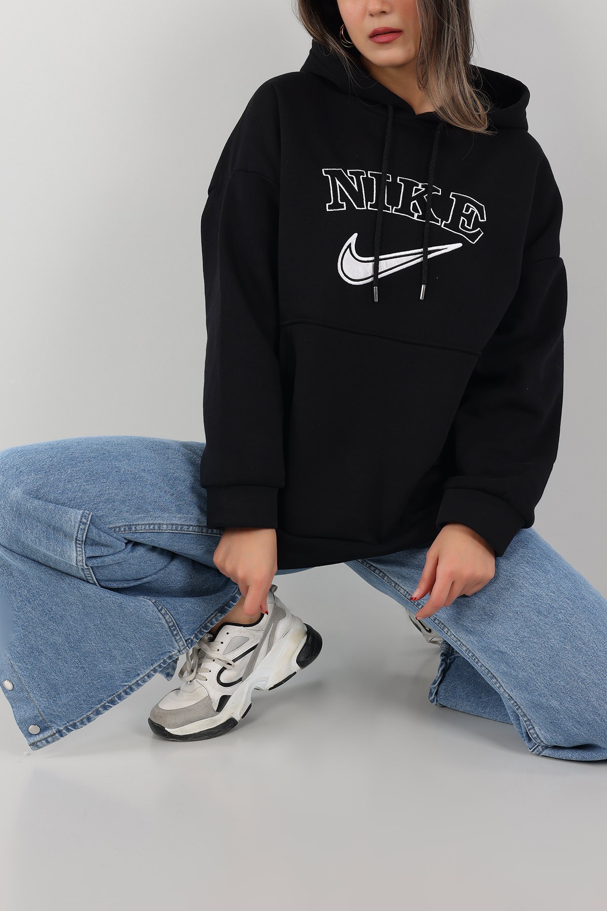Siyah Şardonlu Nakışlı Sweat 150298