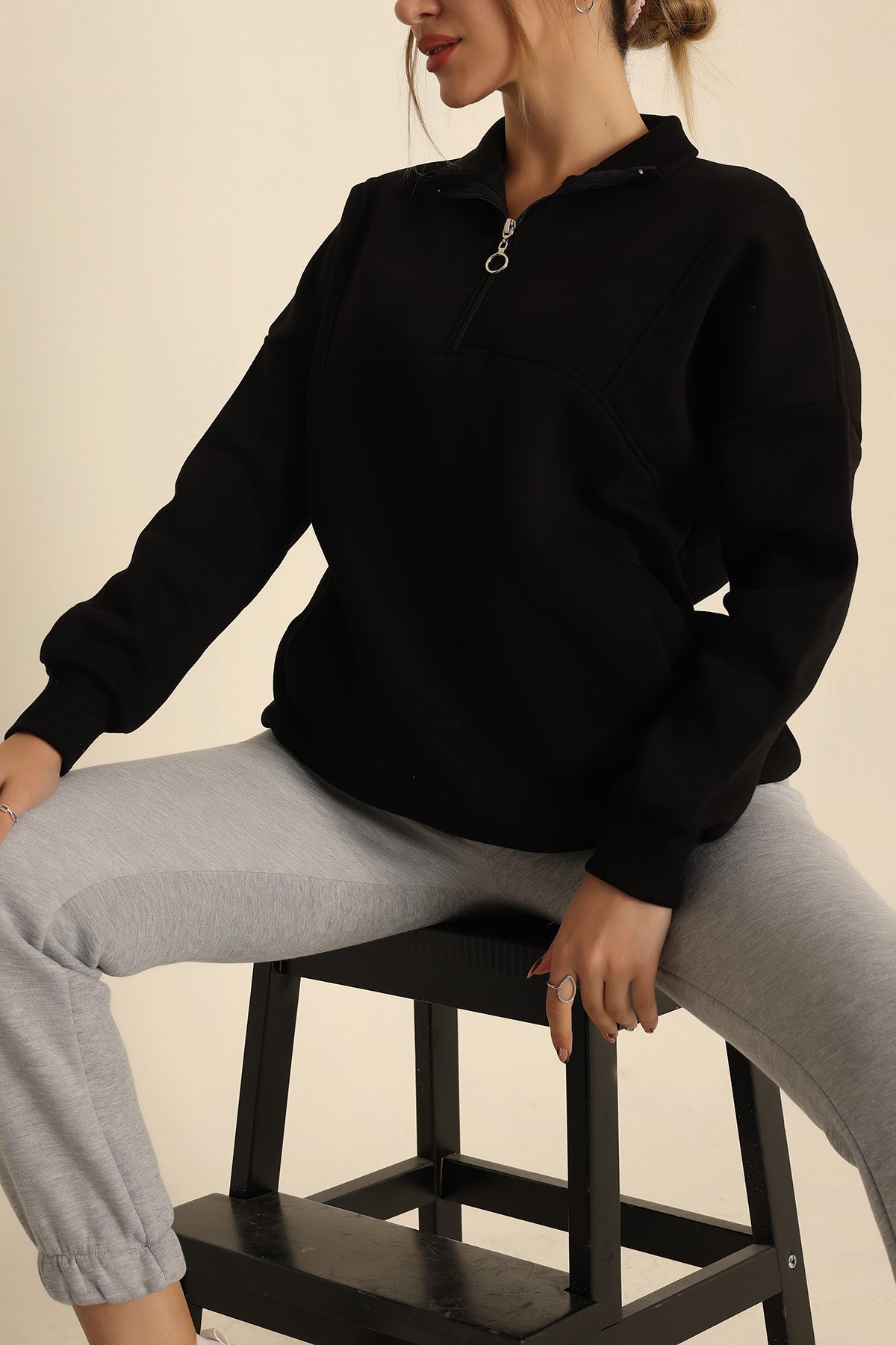 Siyah Şardonlu Yarım Fermuarlı Sweat 222623