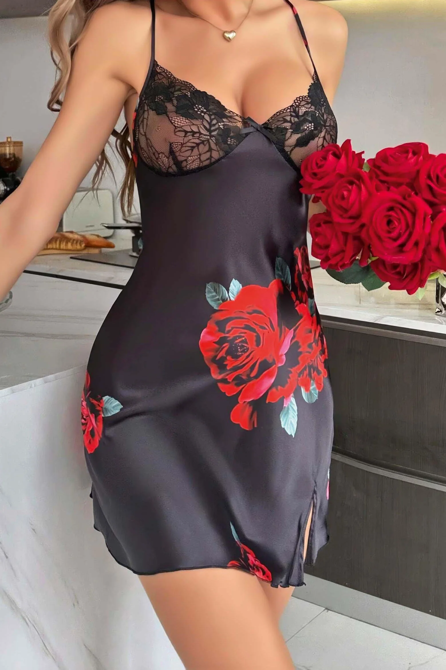 Siyah Saten Dantel İşlemeli Yırtmaçlı Fantezi Gecelik 436224