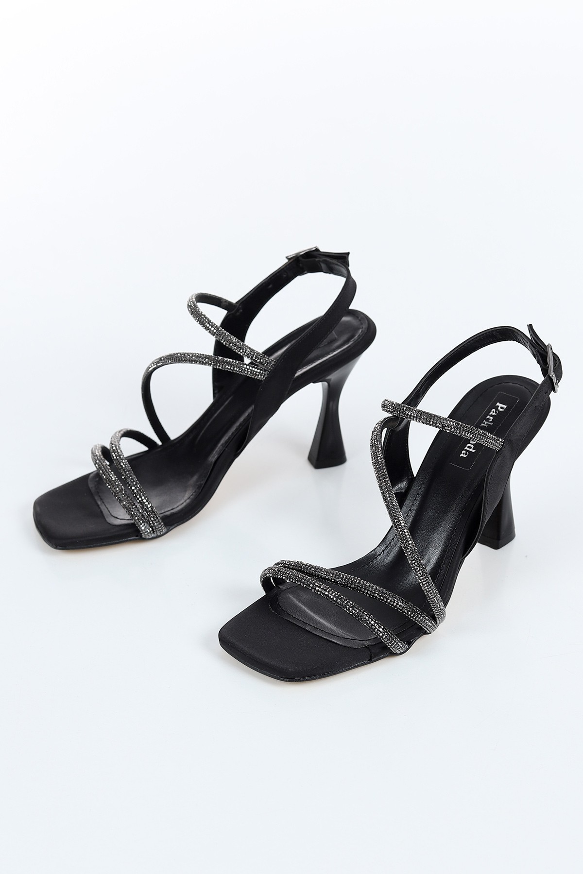 Siyah Saten Taş Bantlı Detay Bilek Kemerli Topuklu Ayakkabı 161527