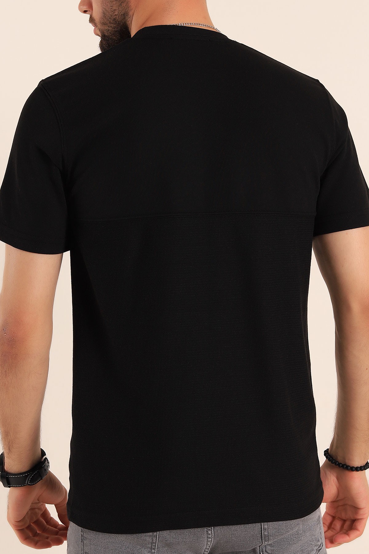 Siyah Slim Fit Kabartma Baskılı Erkek Tişört 190042
