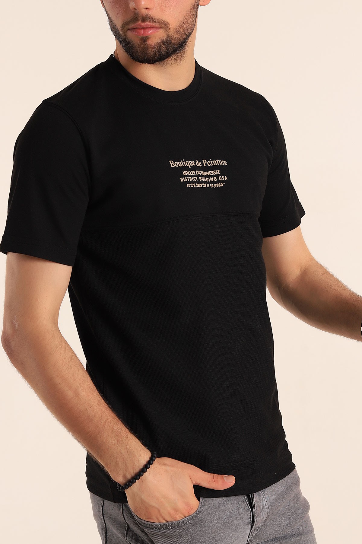 Siyah Slim Fit Kabartma Baskılı Erkek Tişört 190042