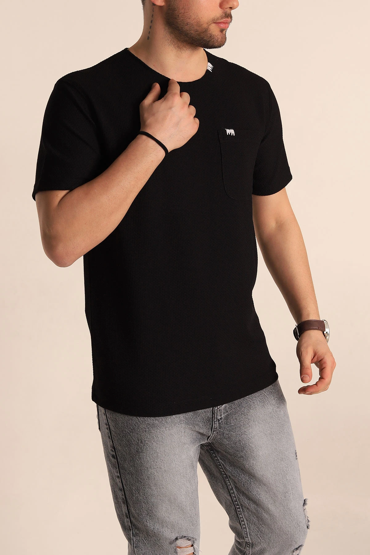 Siyah Slim Fit Petek Dokulu Cep Detaylı Geniş Yaka Erkek Tişört 257206