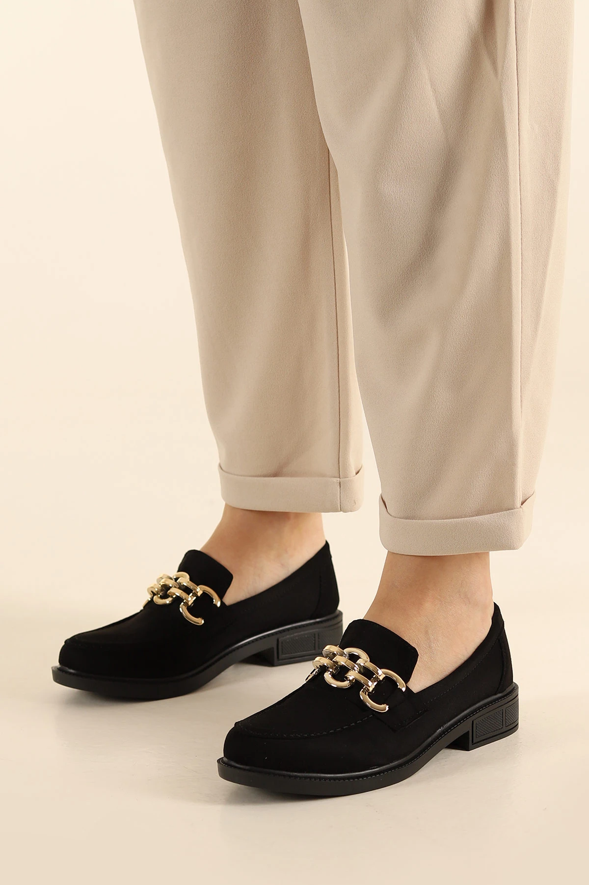 Siyah Süet Gold Zincirli Kadın Loafer Ayakkabı 302418