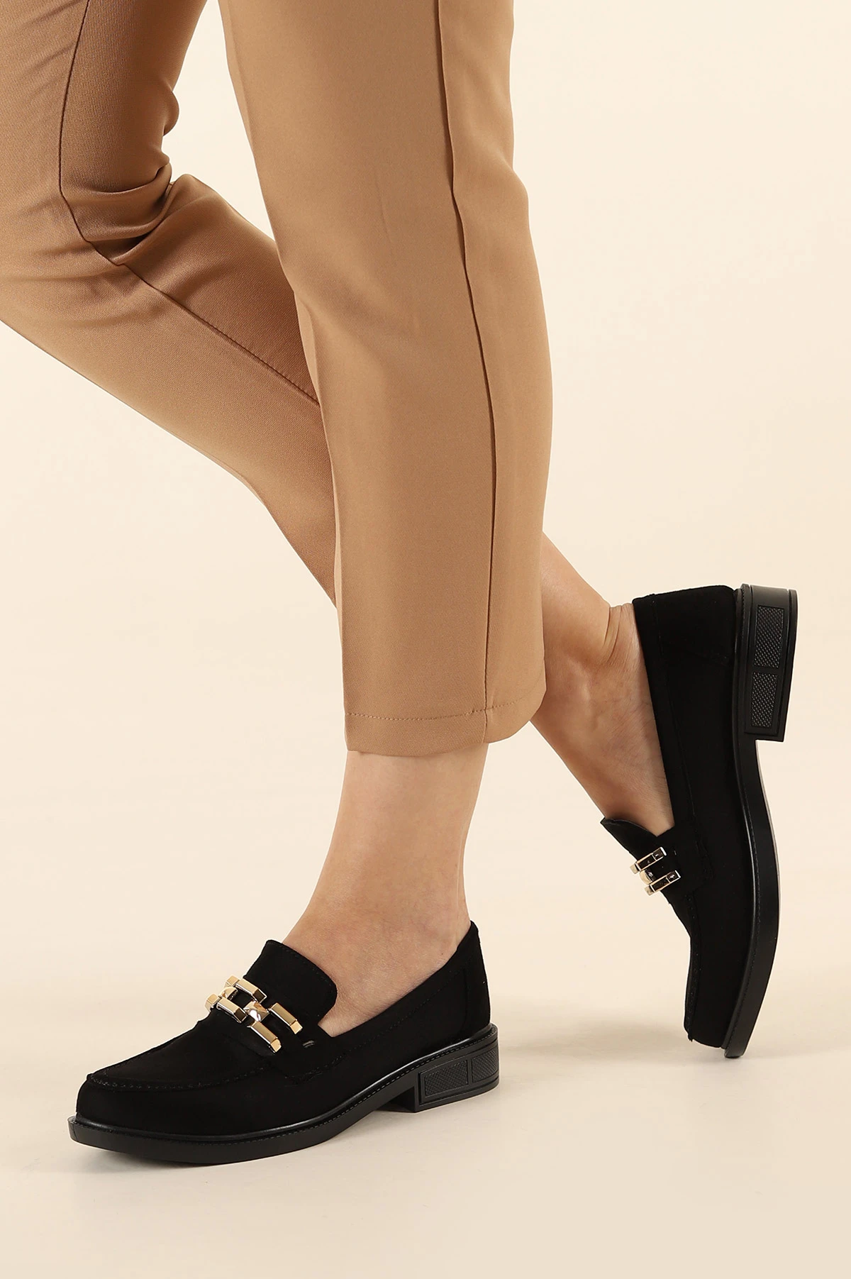 Siyah Süet Gold Zincirli Kadın Loafer Ayakkabı 304245