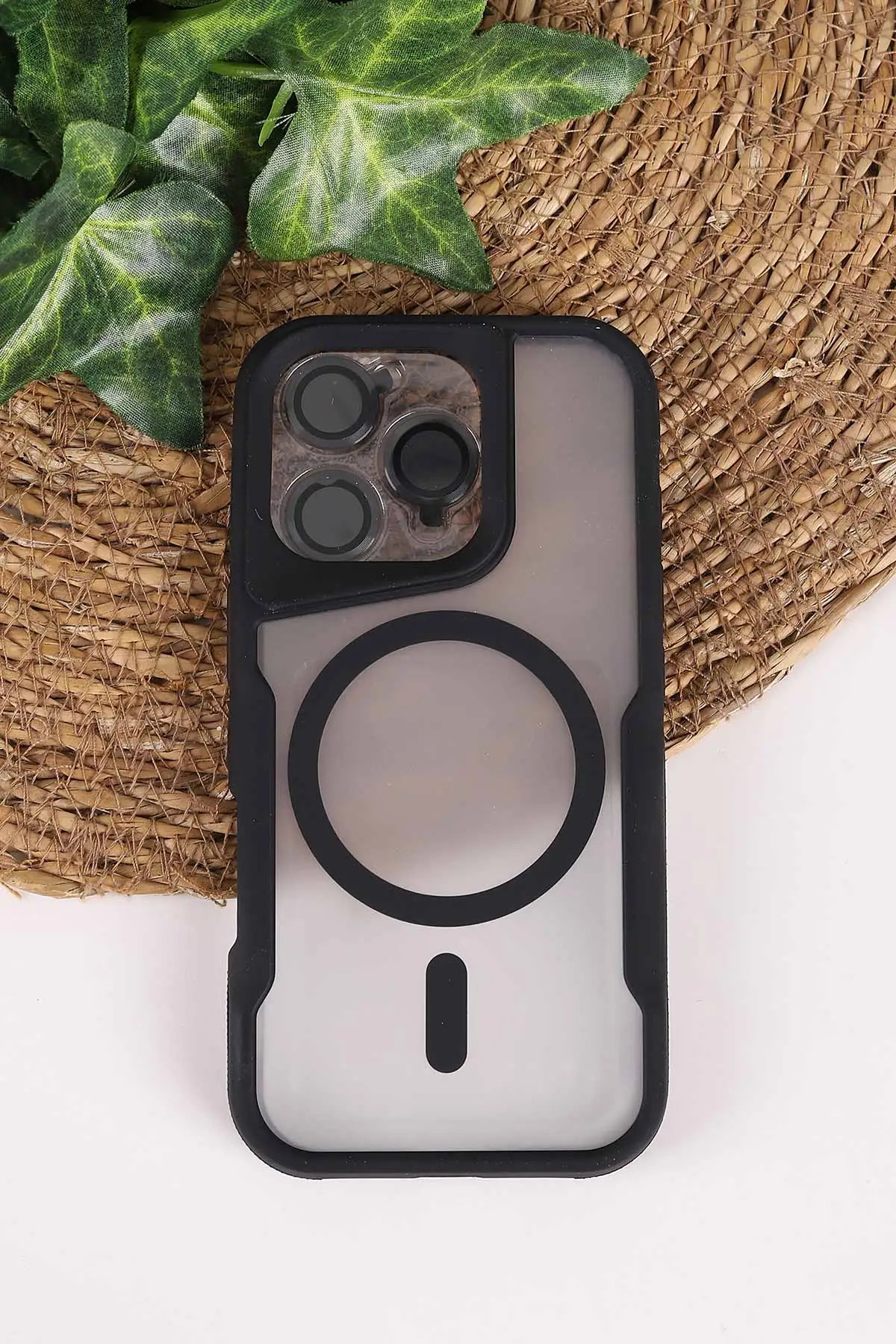 Siyah TeknoCase İphone 16 Pro Uyumlu Matte Guard Serisi Lens Korumalı Silikon Telefon Kılıfı 472475