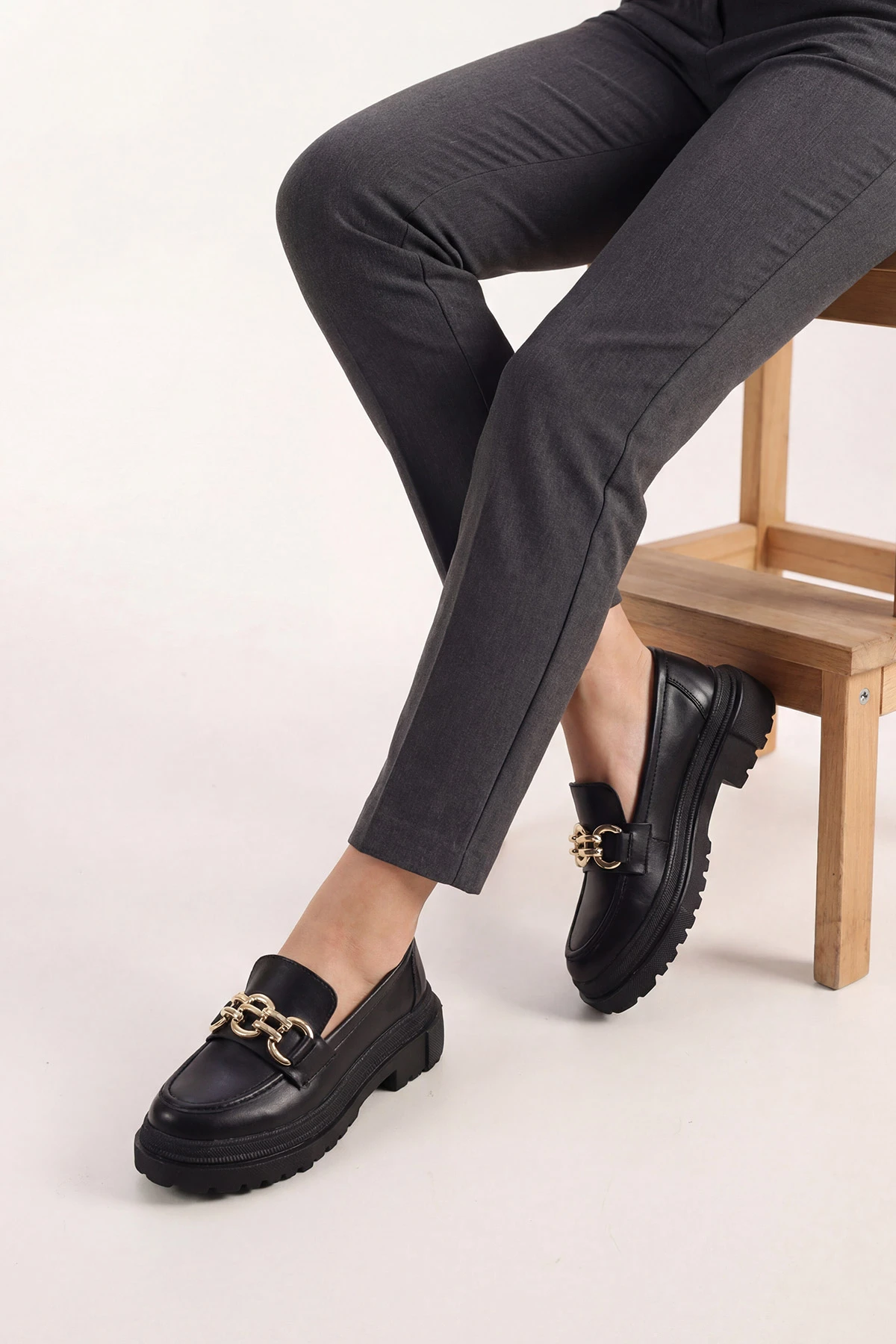 Siyah Toka Detaylı Kadın Loafer Ayakkabı 431126