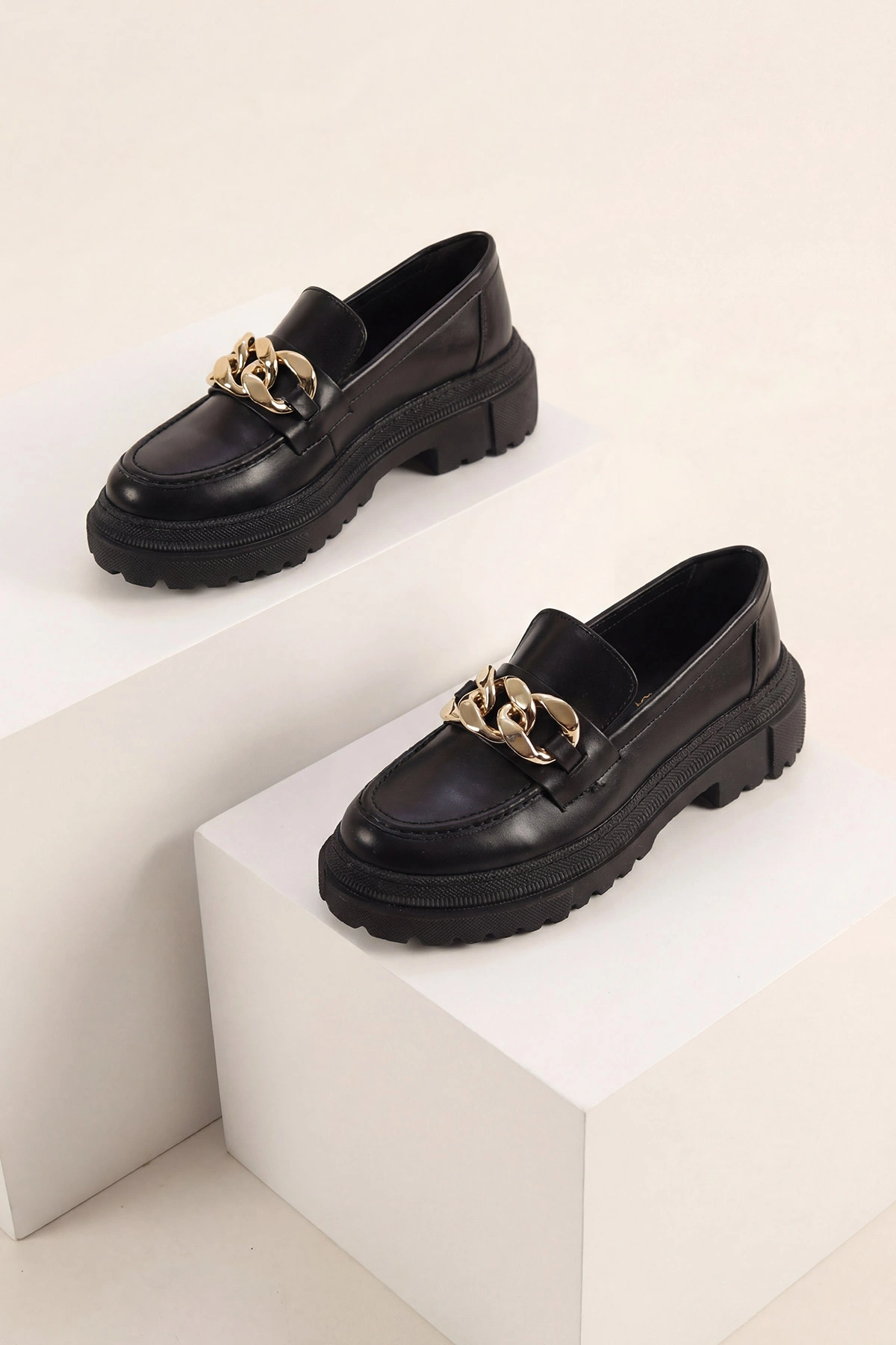 Siyah Toka Detaylı Kadın Loafer Ayakkabı 431575
