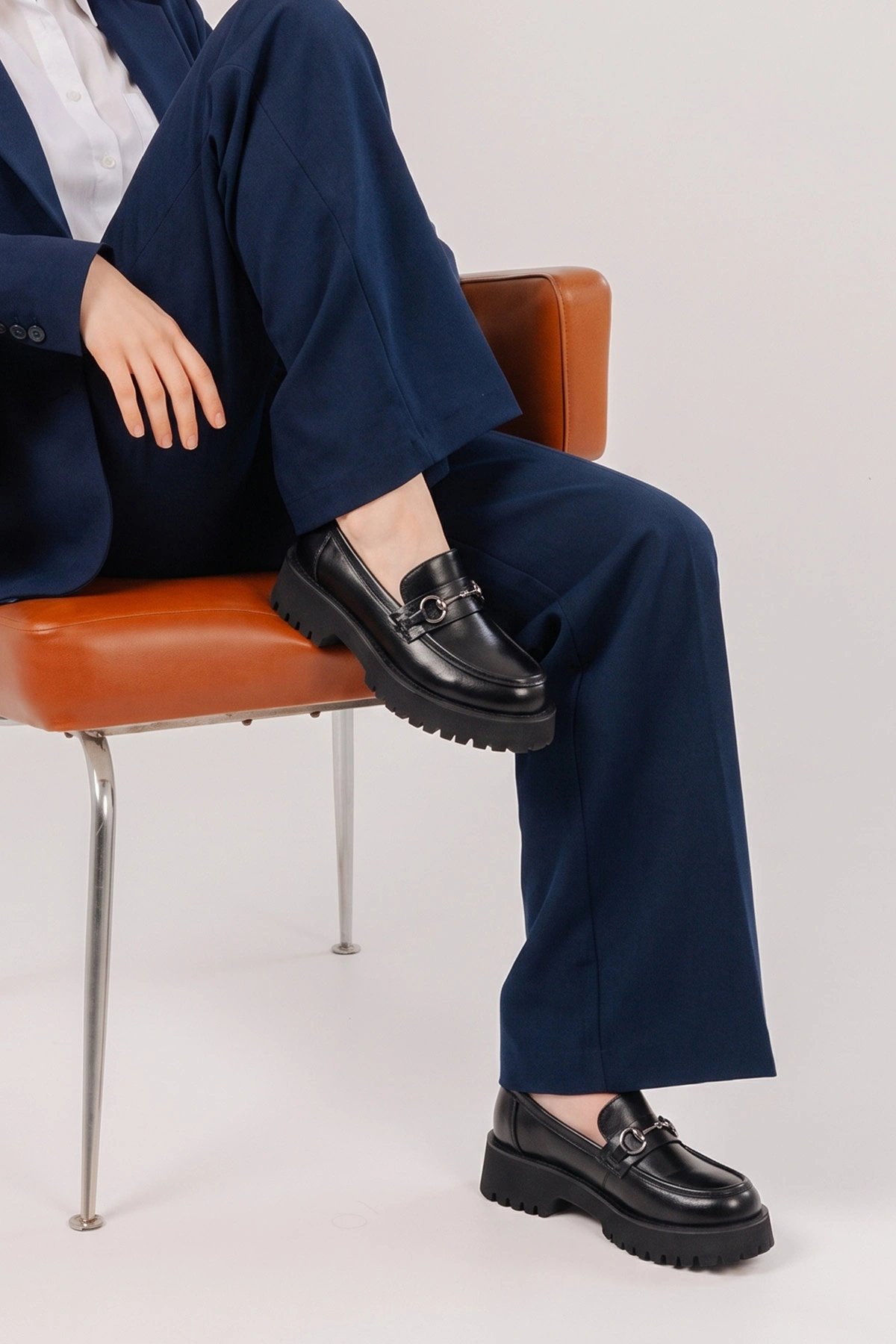 Siyah Toka Detaylı Kadın Loafer Ayakkabı 498202