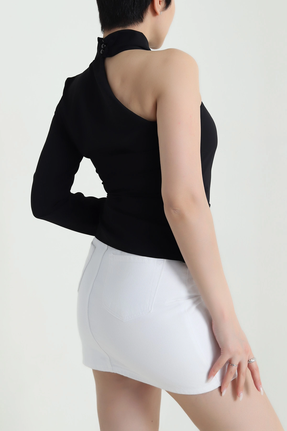 Siyah Tokalı Tek Kol Likralı Linda Kadın Bluz 449536