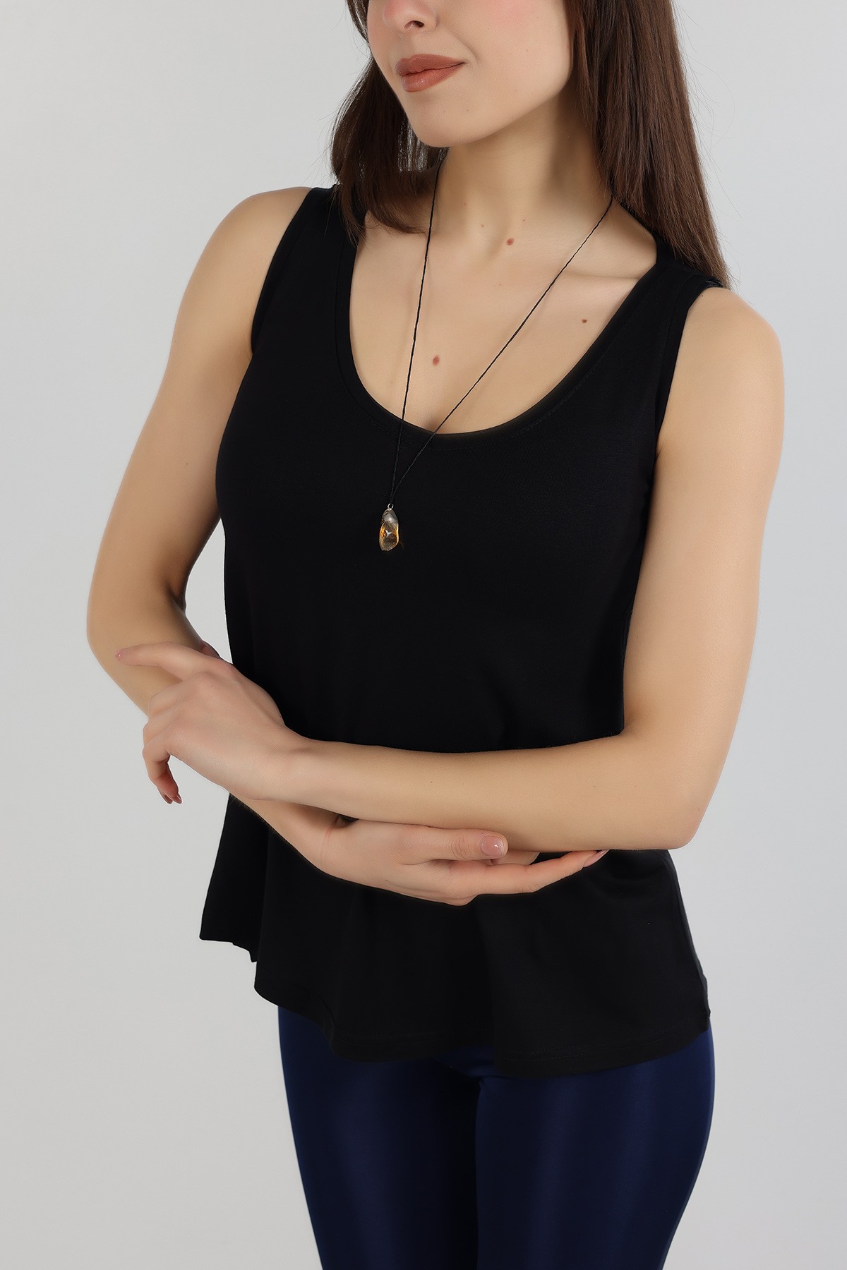 siyah V Yaka Çilek Kumaş Bluz 164515
