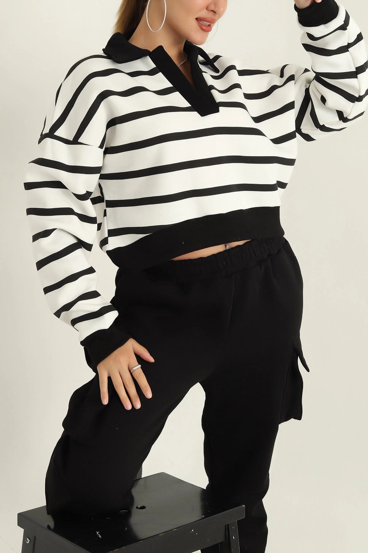Siyah Yakalı İçi Şardonlu Sweat 300662
